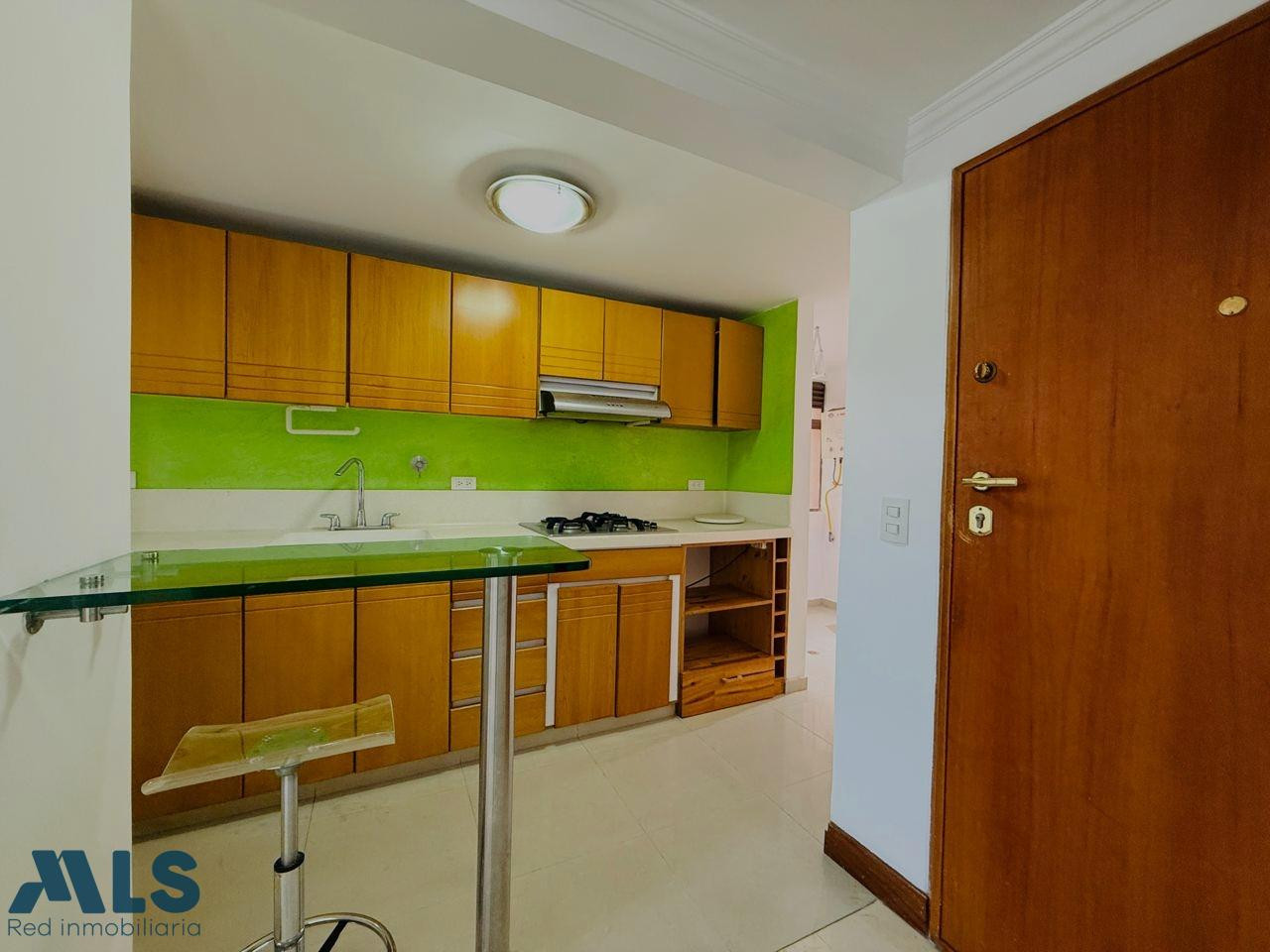 apartamento duplex con dos alcobas en el primer nivel y en sector plano! envigado - bosques de zuniga