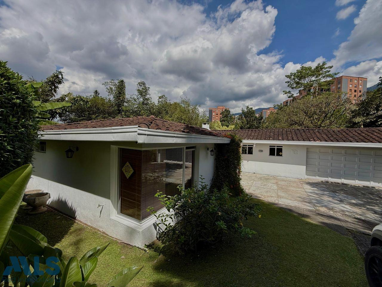 CASA CAMPESTRE EN VENTA LOMA DE LAS BRUJAS envigado - loma de las brujas