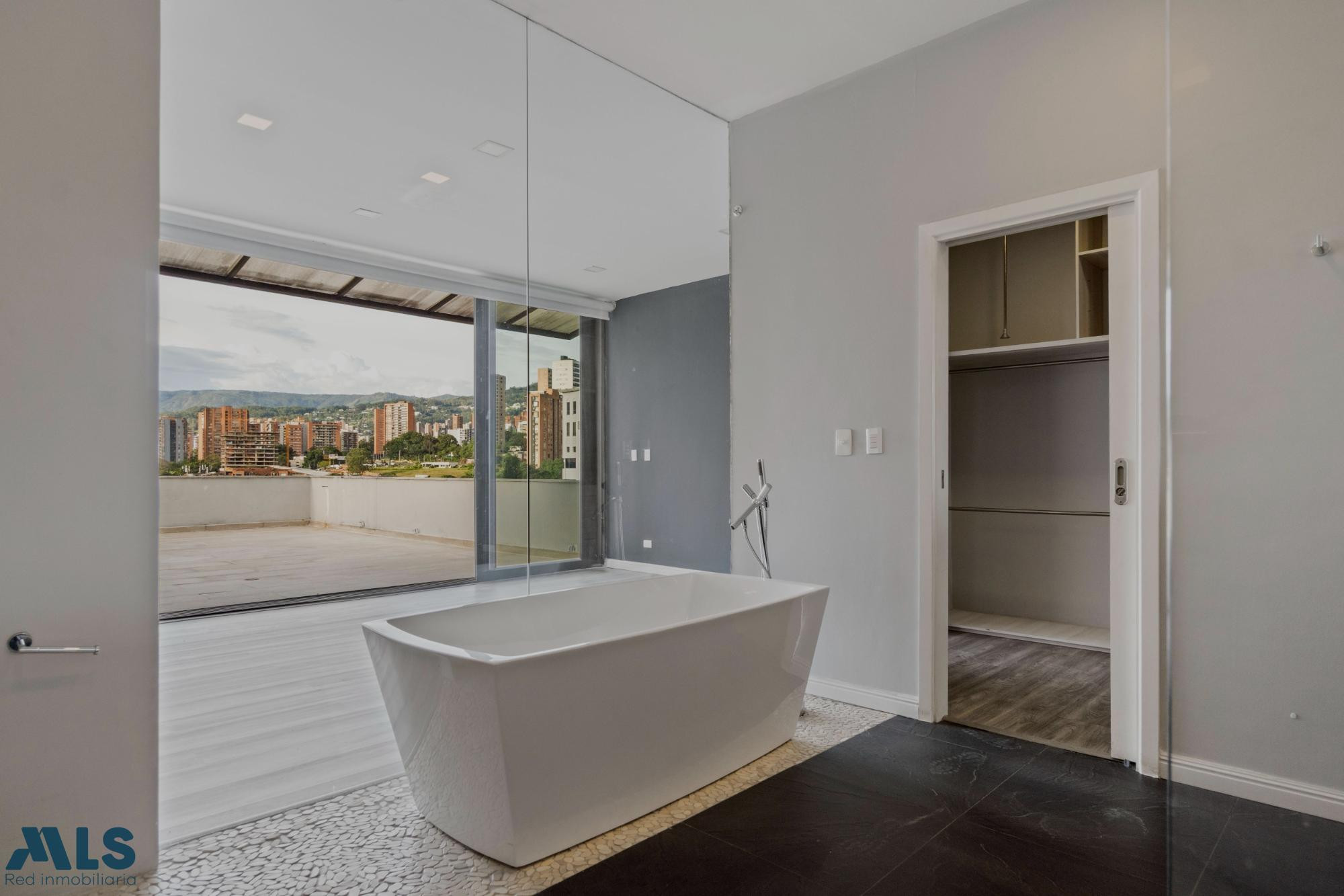 Penthouse en Avenida el Poblado medellin - el campestre