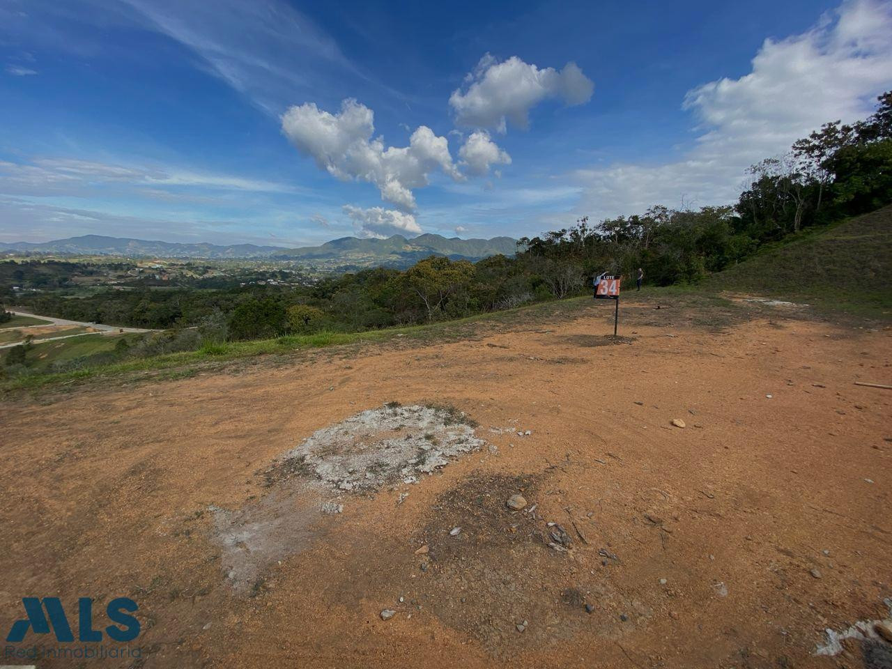 Lote hermoso y exclusivo en Llanogrande con 1.800 m² de bosque nativo. rionegro - v el capiro rionegro