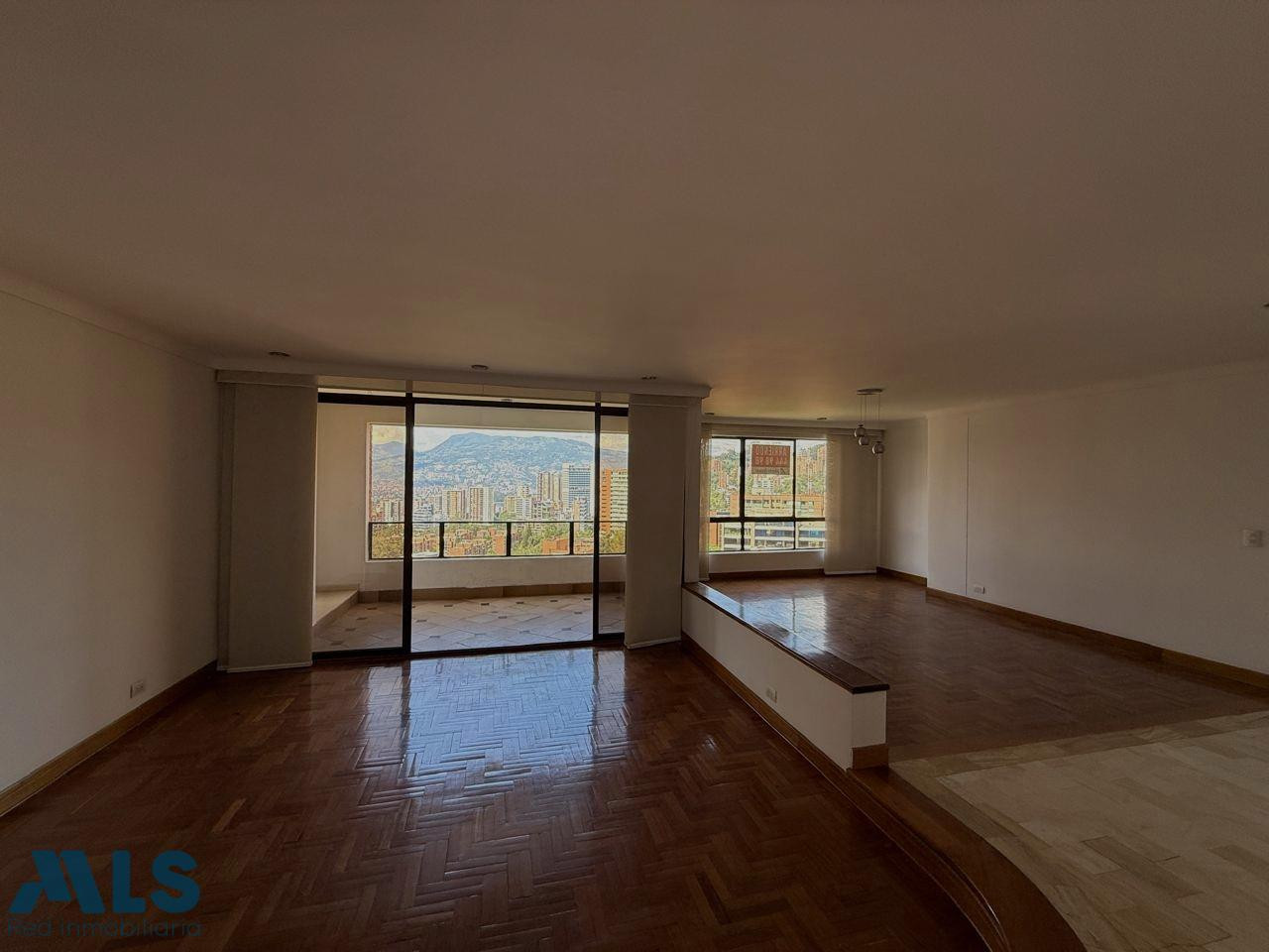 Amplio apartamento en venta en El Poblado, linda vista a la ciudad medellin - las santas