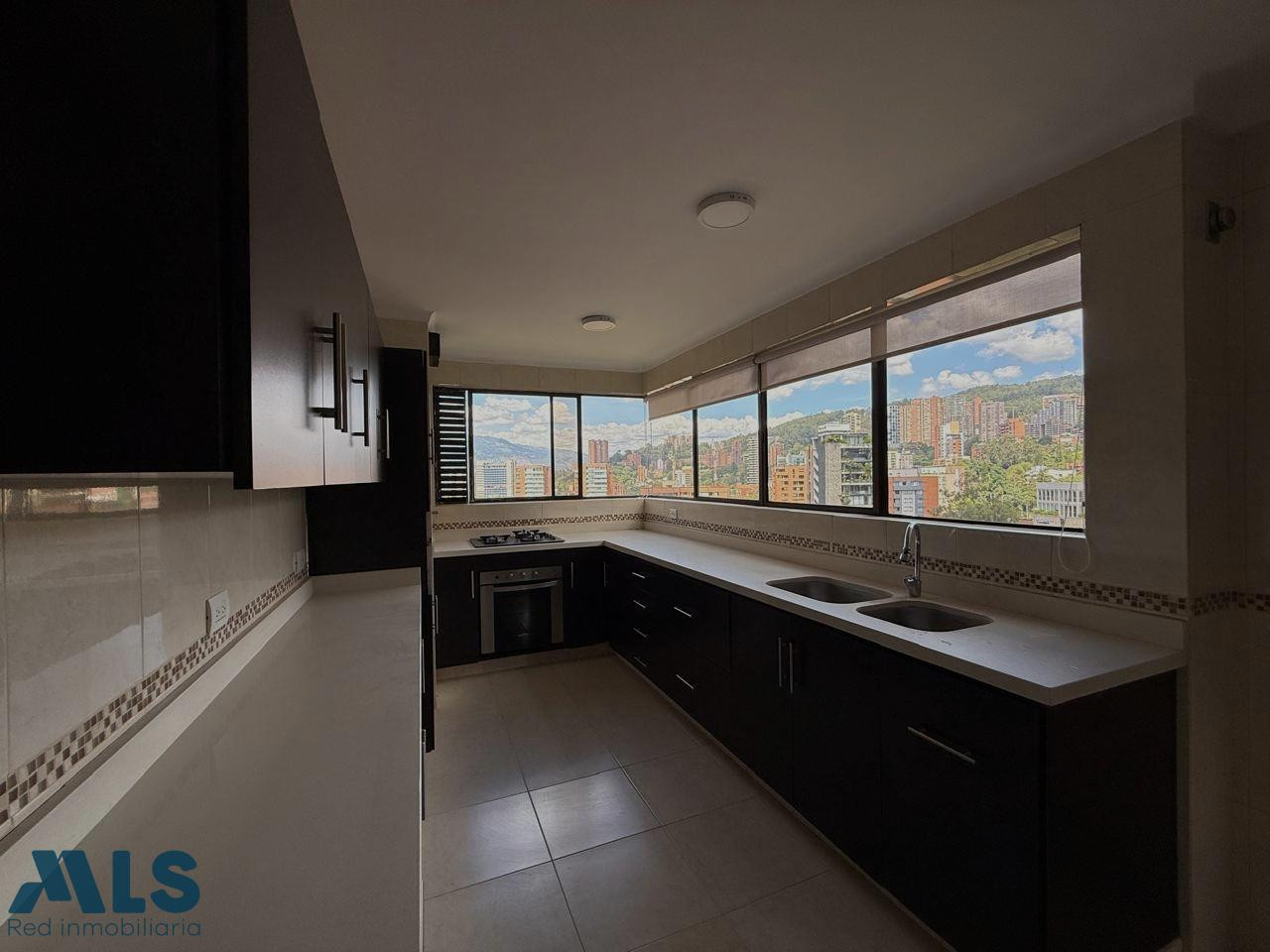 Amplio apartamento en venta en El Poblado, linda vista a la ciudad medellin - las santas