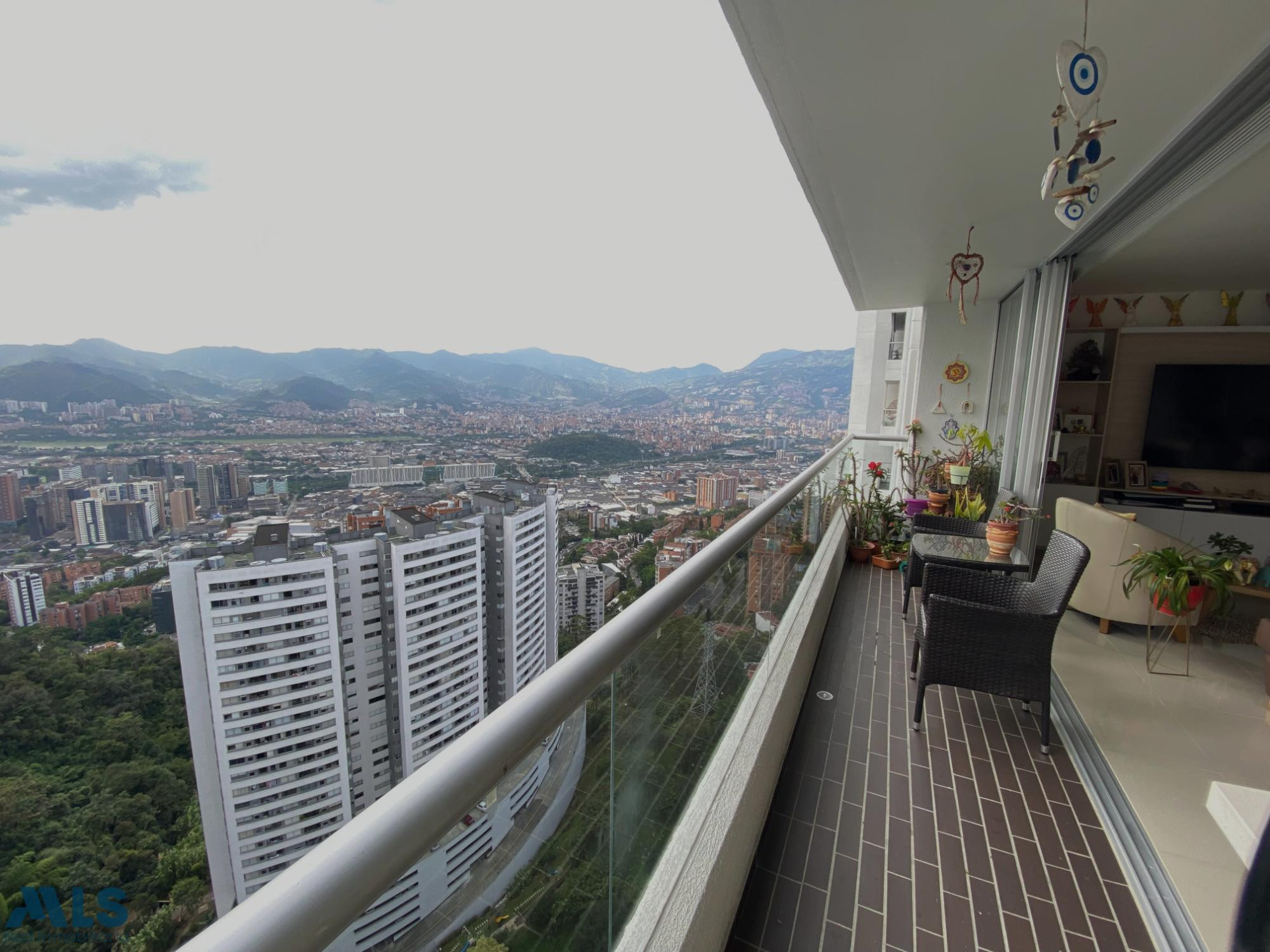 LOMA DEL INDIO, VISTA ESPECTACULAR. medellin - loma del indio