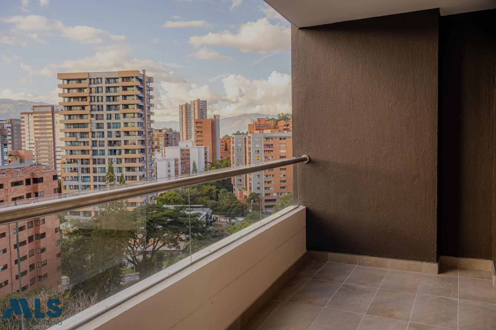 Tu próximo hogar en El Poblado: renovado, con vista y ubicación privilegiada medellin - lalinde