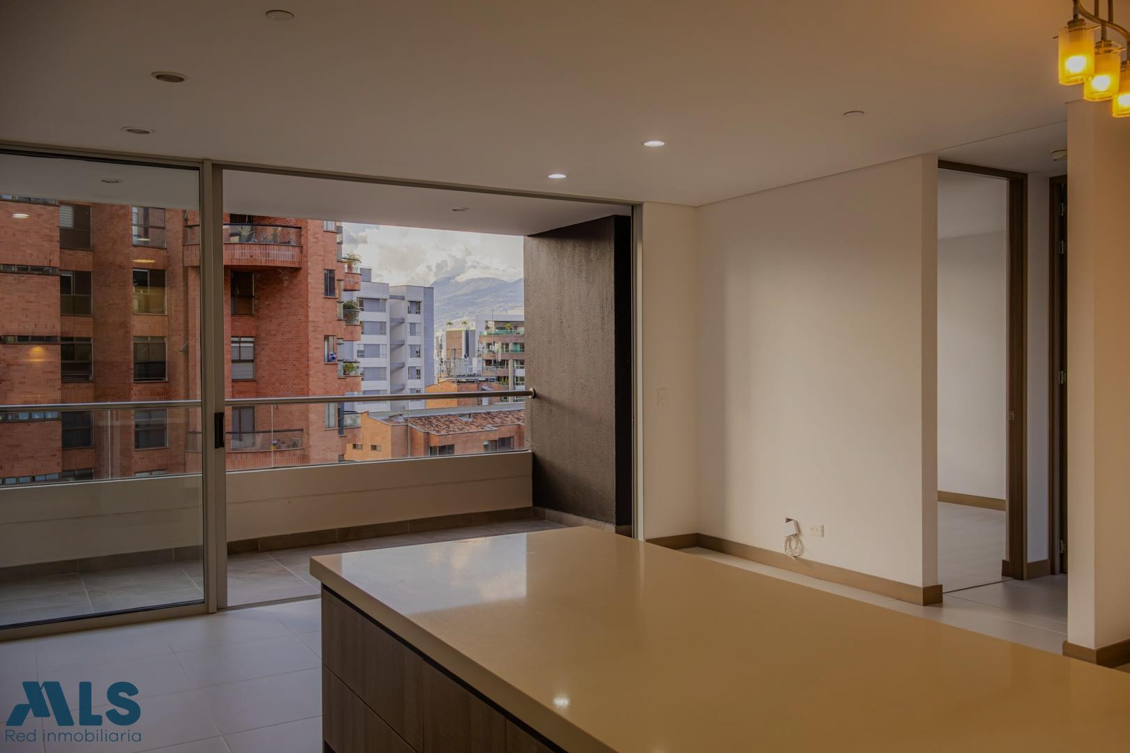 Tu próximo hogar en El Poblado: renovado, con vista y ubicación privilegiada medellin - lalinde