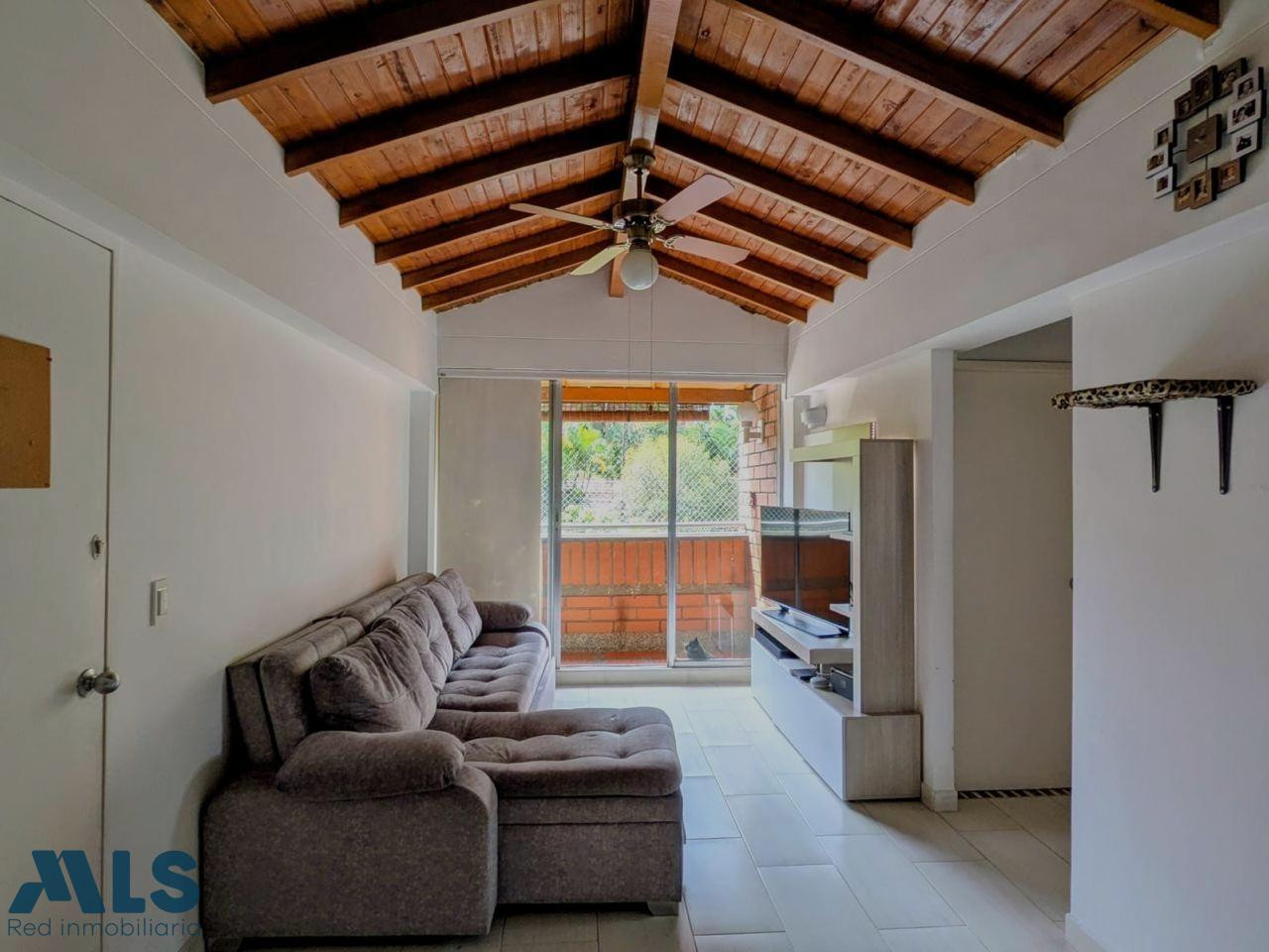 Apartamento en Venta Ubicación Central Loma de los Bernal medellin - loma de los bernal