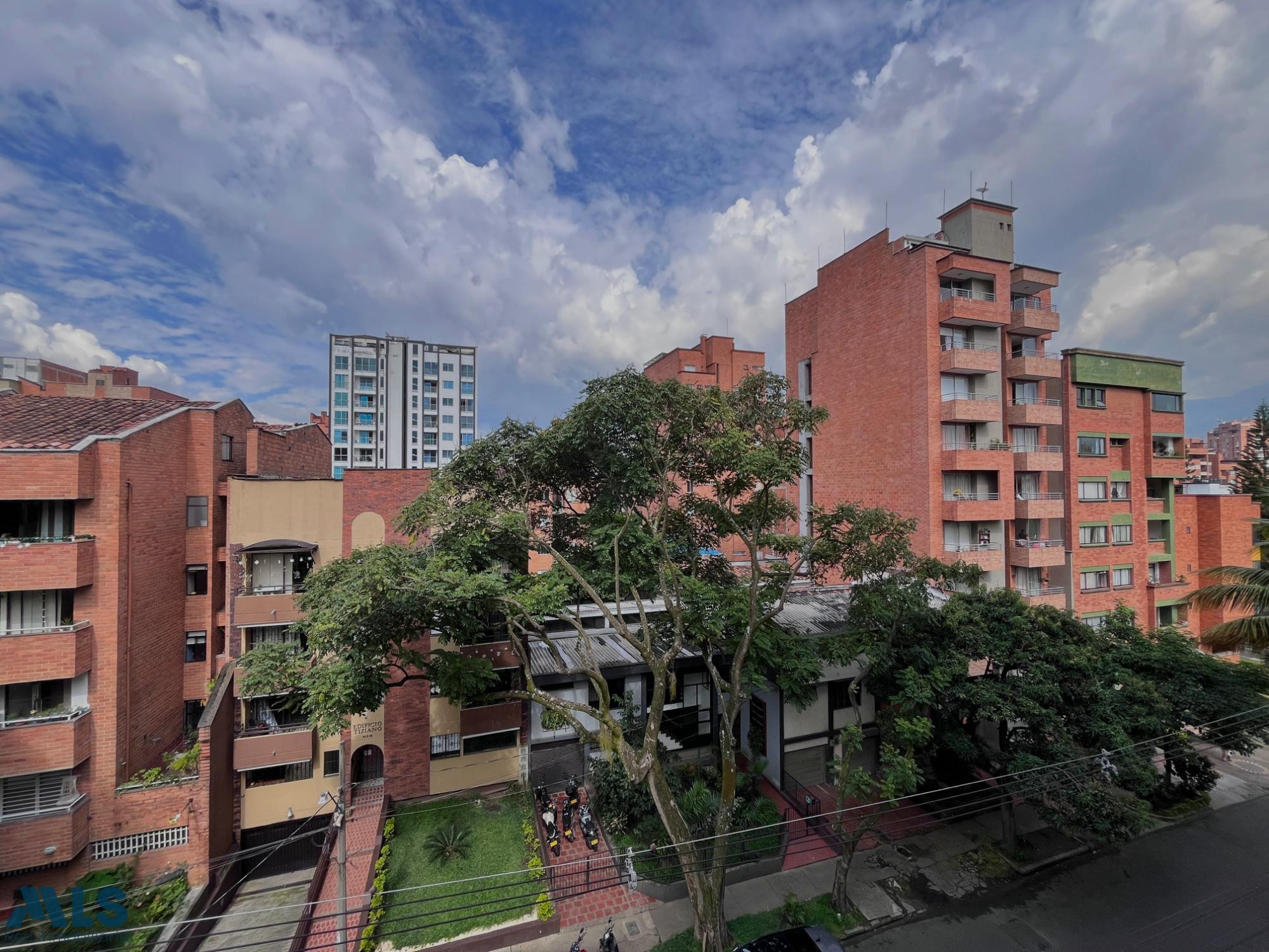 Apartamento muy cerca de la UPB. medellin - san joaquin