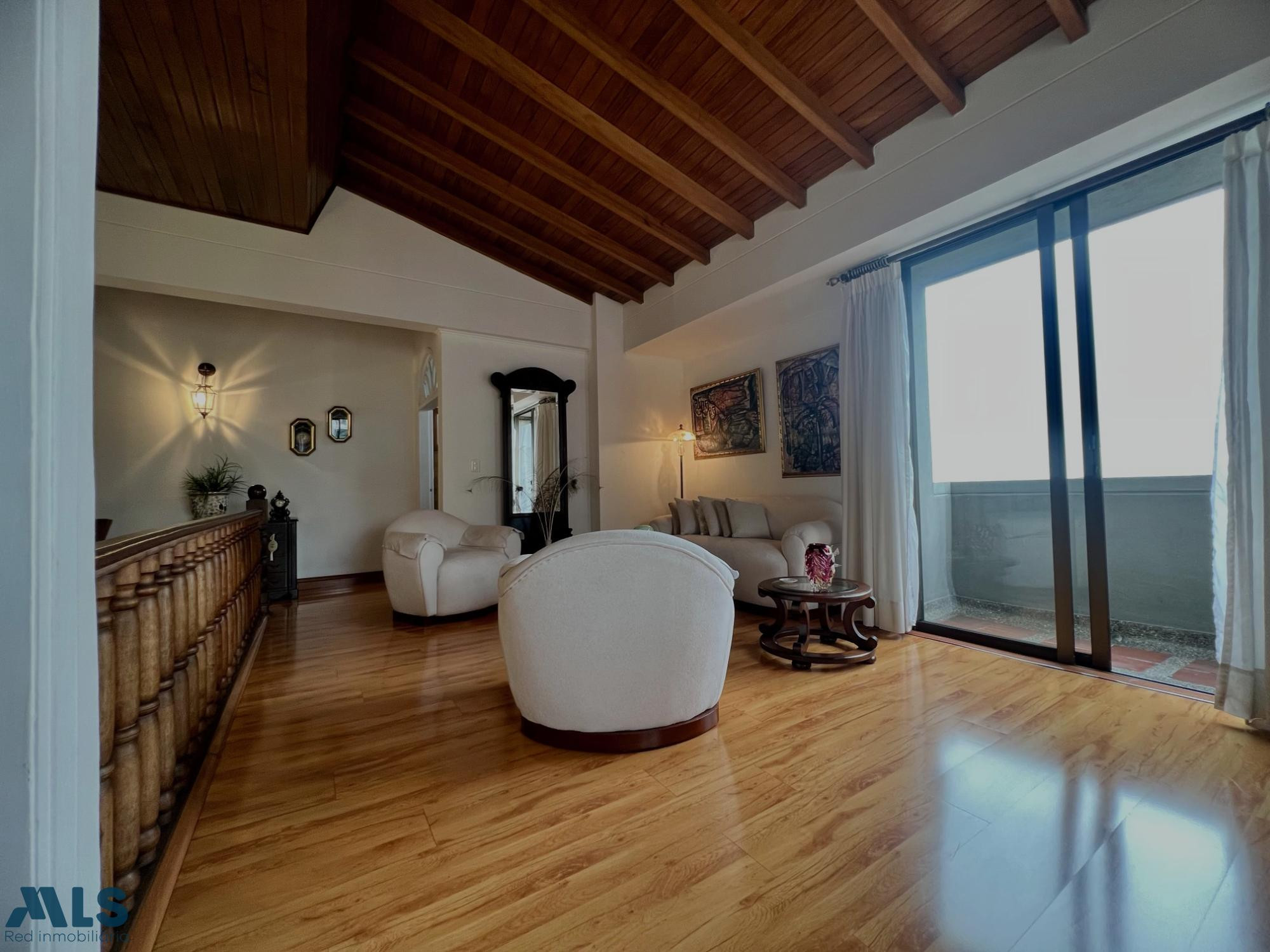 Excelente ubicación en las lomas, penthouse duplex. medellin - las lomas no 2