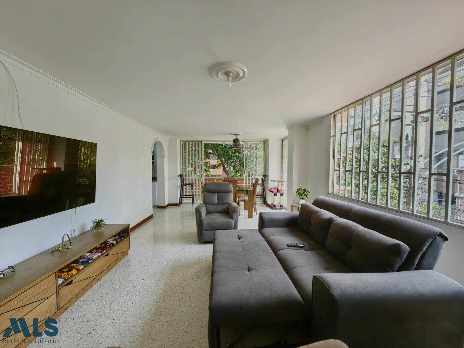 Apartamento con excelente ubicación y amplios espacios medellin - conquistadores