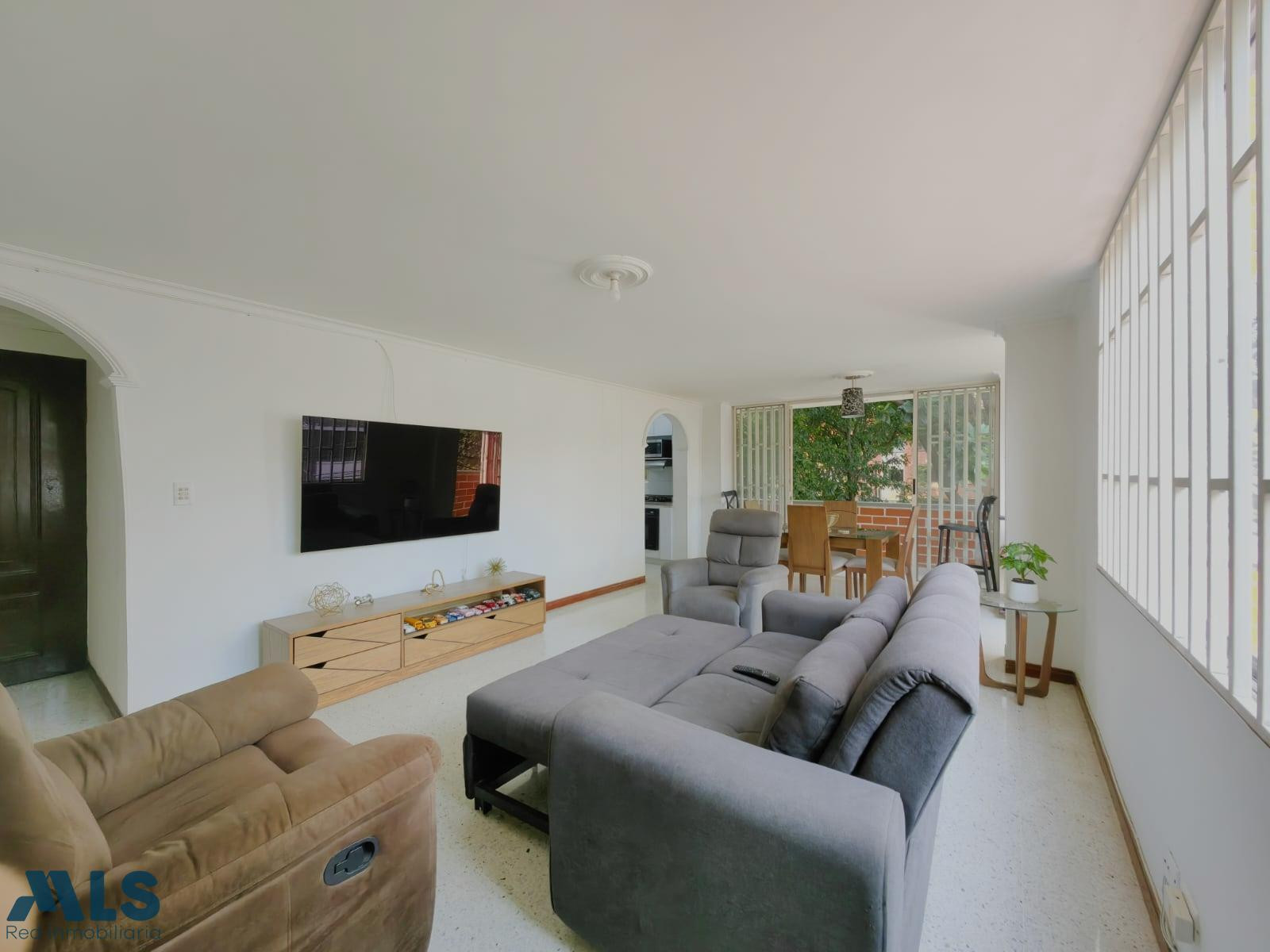 Apartamento con excelente ubicación y amplios espacios medellin - conquistadores