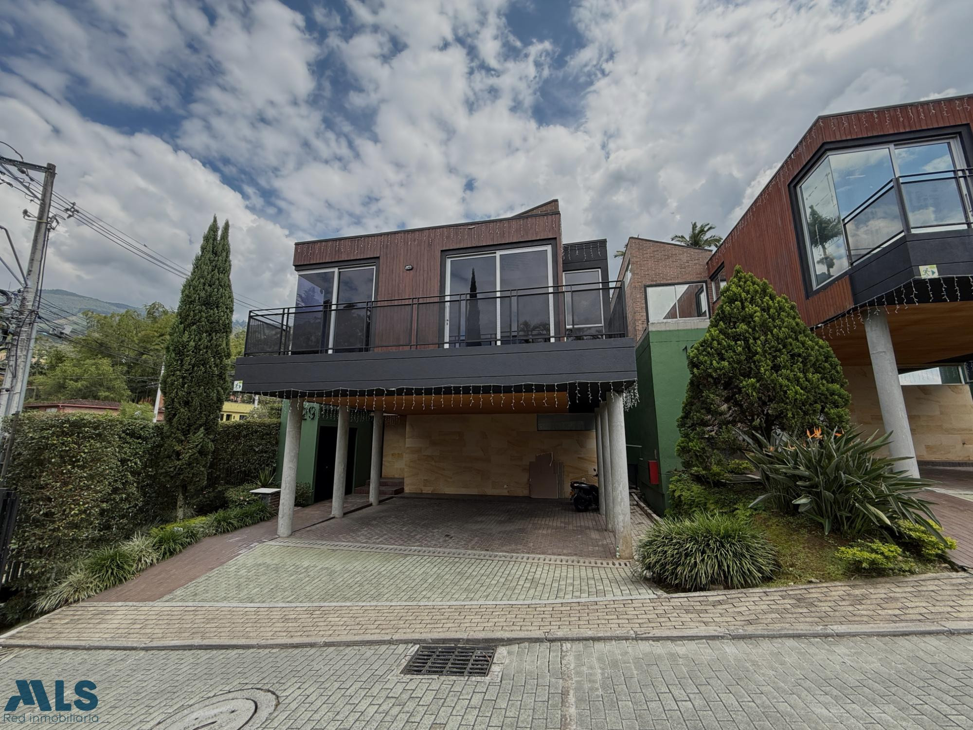 VENTA CASA EN ENVIGADO, SECTOR LOMA DEL ATRAVESADO envigado - loma el atravesado