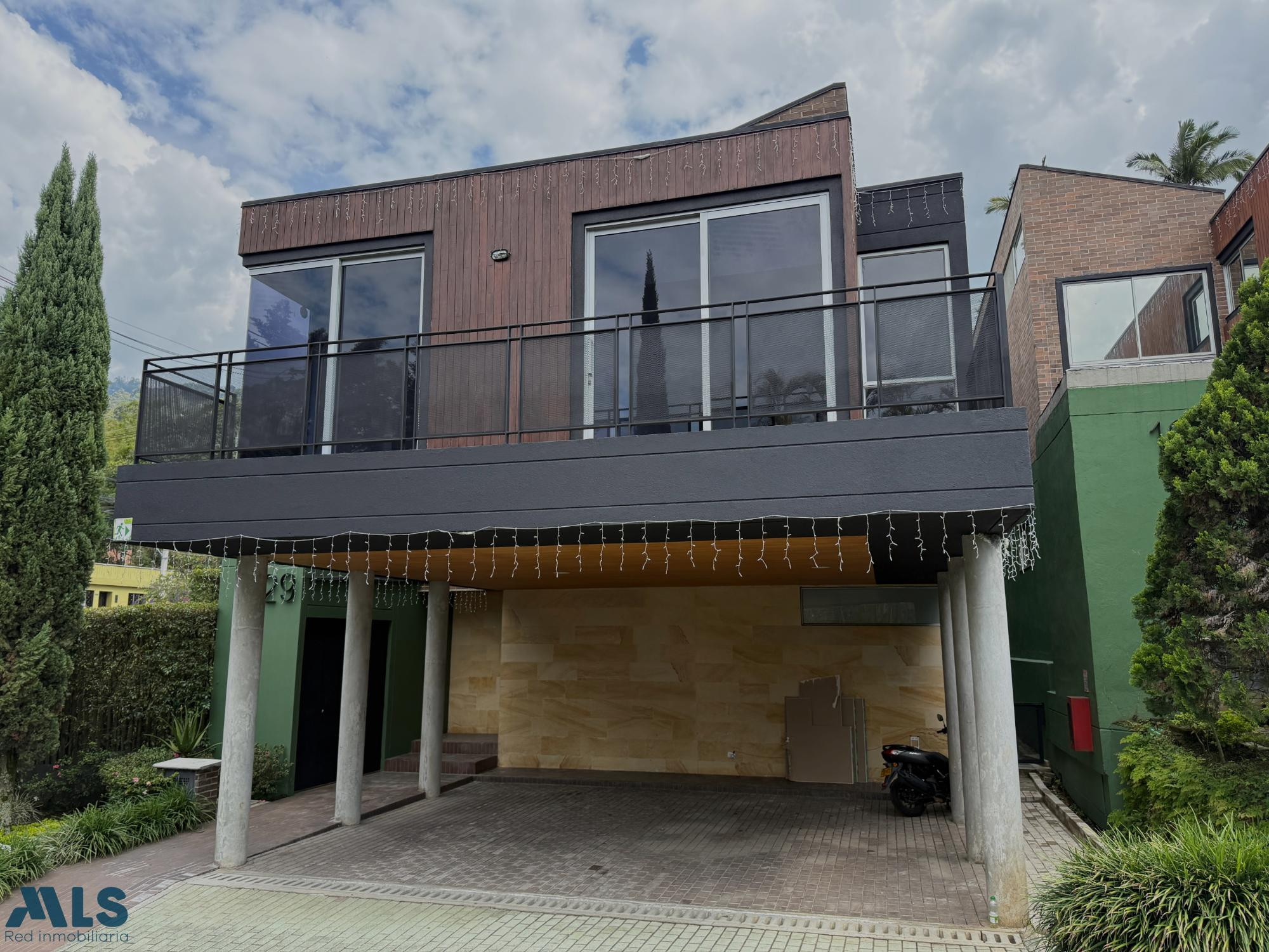 VENTA CASA EN ENVIGADO, SECTOR LOMA DEL ATRAVESADO envigado - loma el atravesado