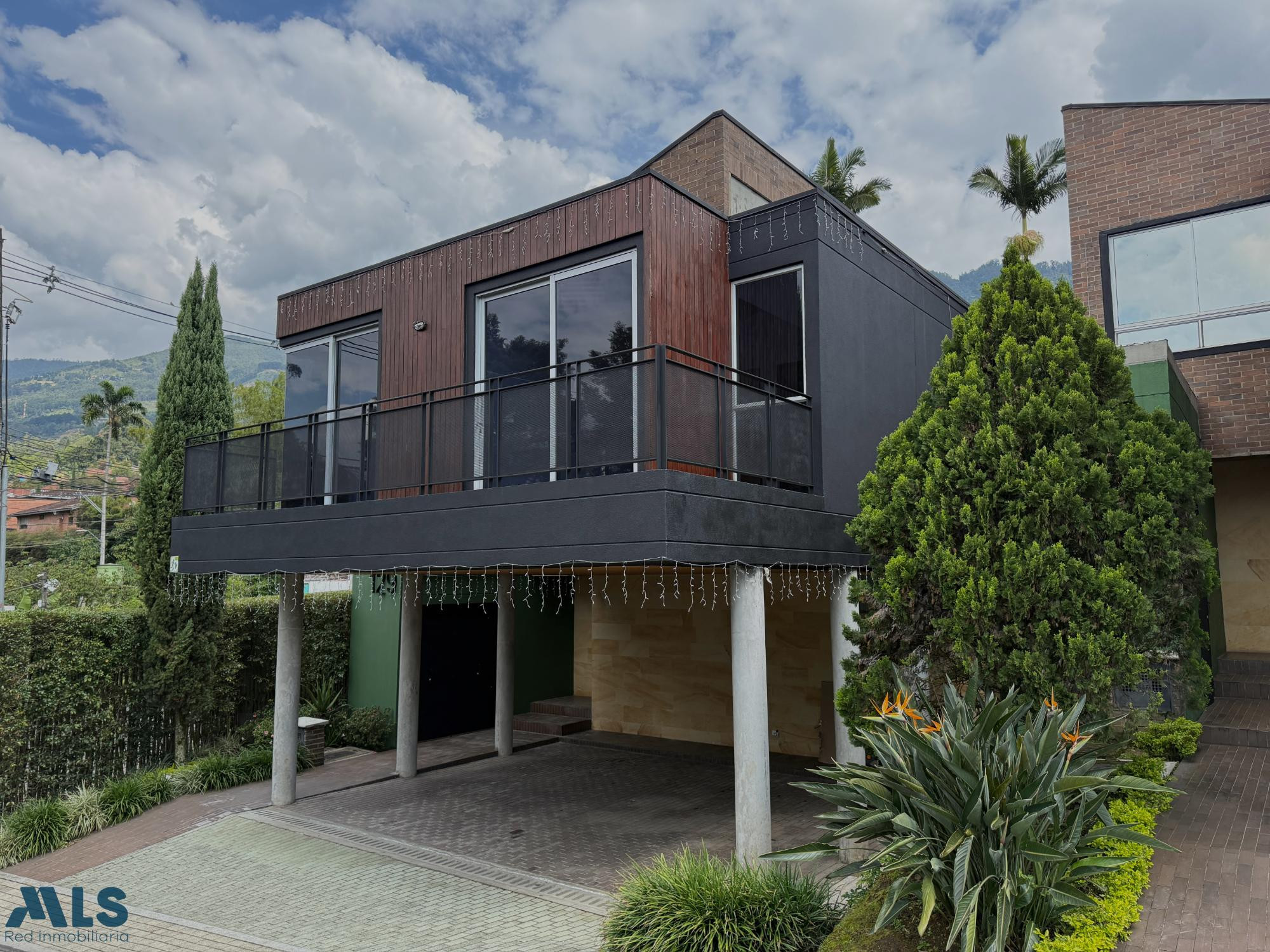VENTA CASA EN ENVIGADO, SECTOR LOMA DEL ATRAVESADO envigado - loma el atravesado