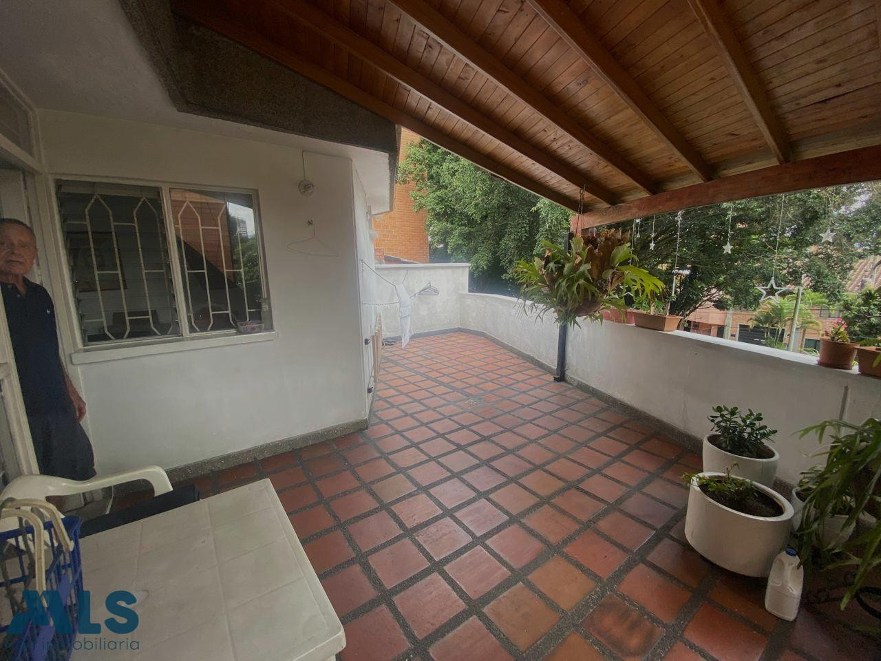 Casa 3 piso y ultimo super buenos espacios medellin - simon bolivar