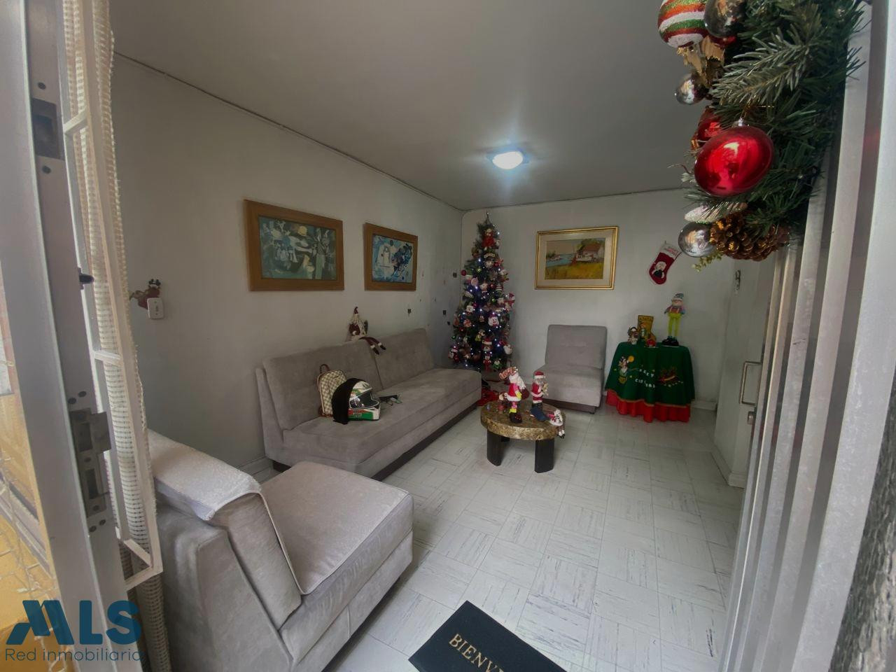 Casa 3 piso y ultimo super buenos espacios medellin - simon bolivar