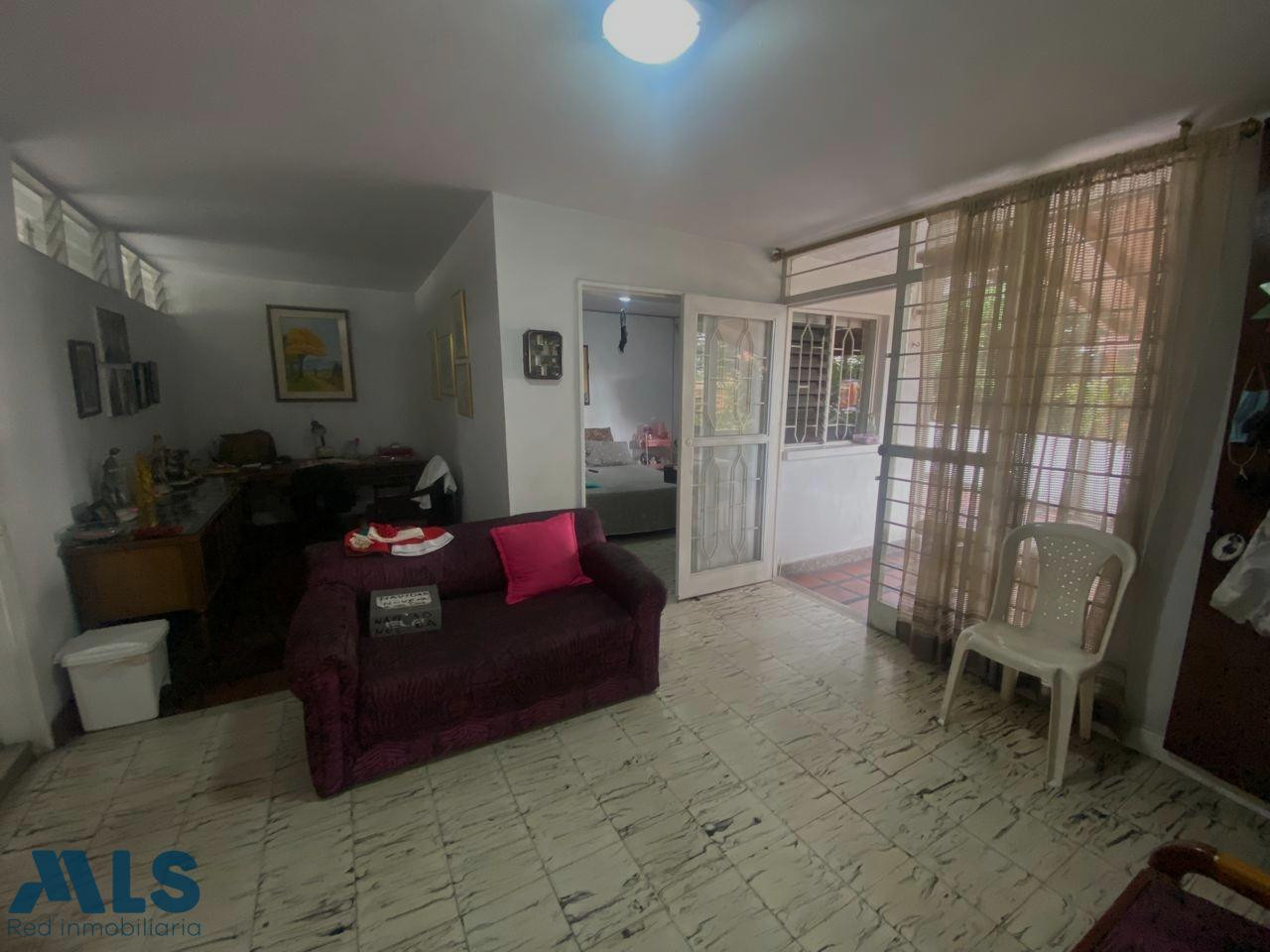 Casa 3 piso y ultimo super buenos espacios medellin - simon bolivar