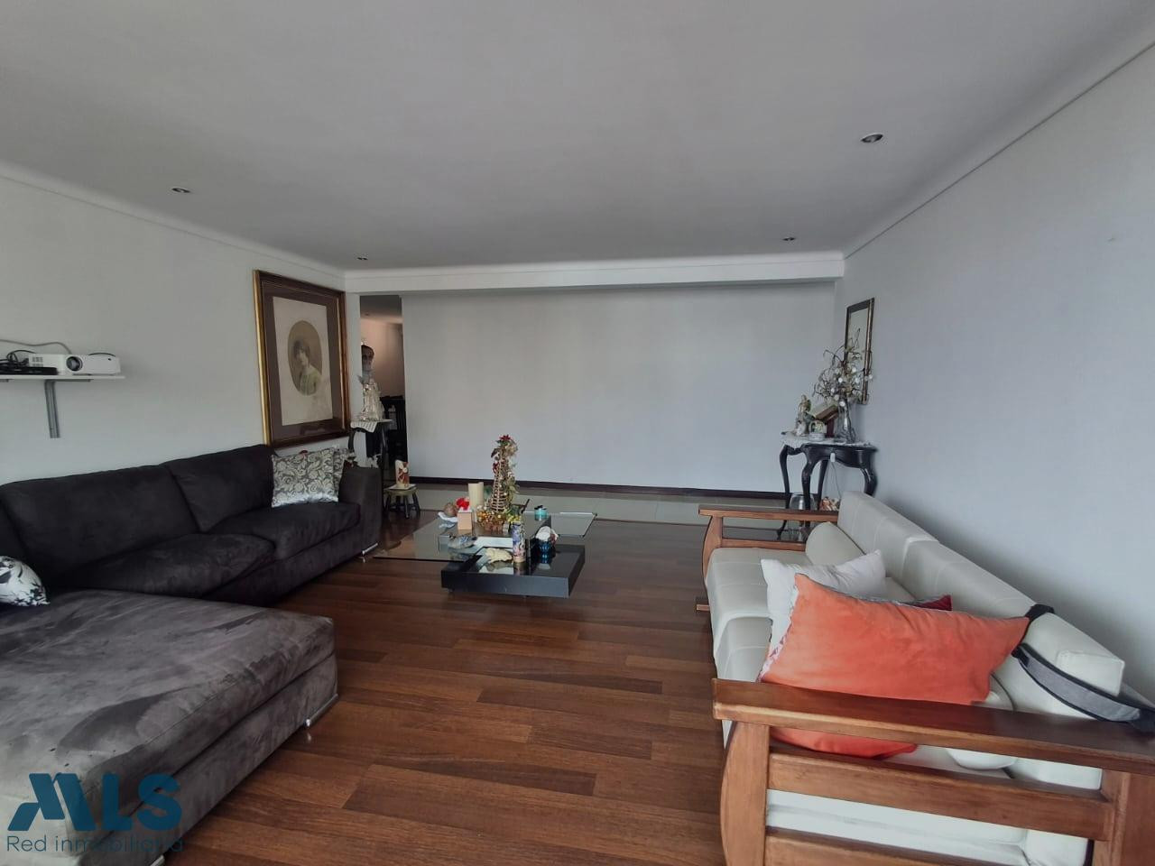 Super buen apartamento para remodelar con muy buenos espacios medellin - las palmas