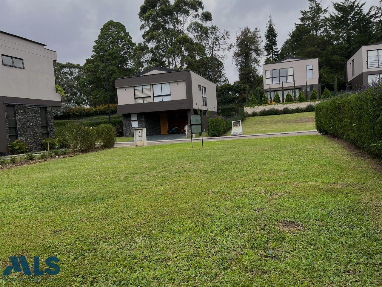 Lote para venta en urbanización cerrada en Rionegro rionegro - v chipre