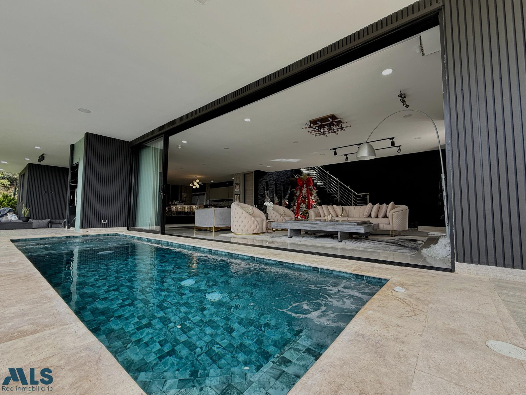 Hermosa Casa con piscina y la mejor vista a Medellin medellin - las palmas