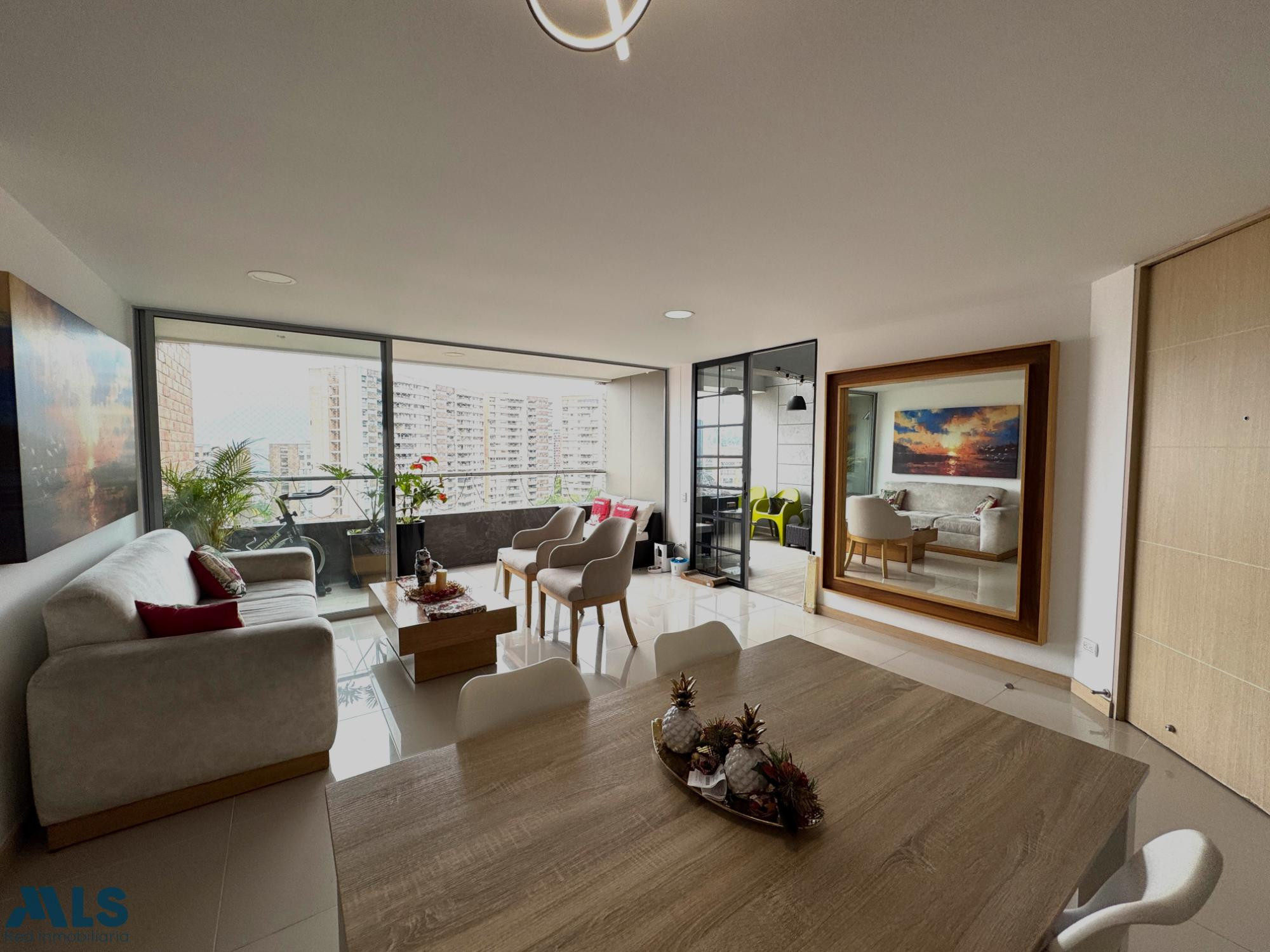 APTO EN VENTA TRANSVERSAL INTERMEDIA CON HERMOSA VISTA A LA CIUDAD envigado - transversal intermedia