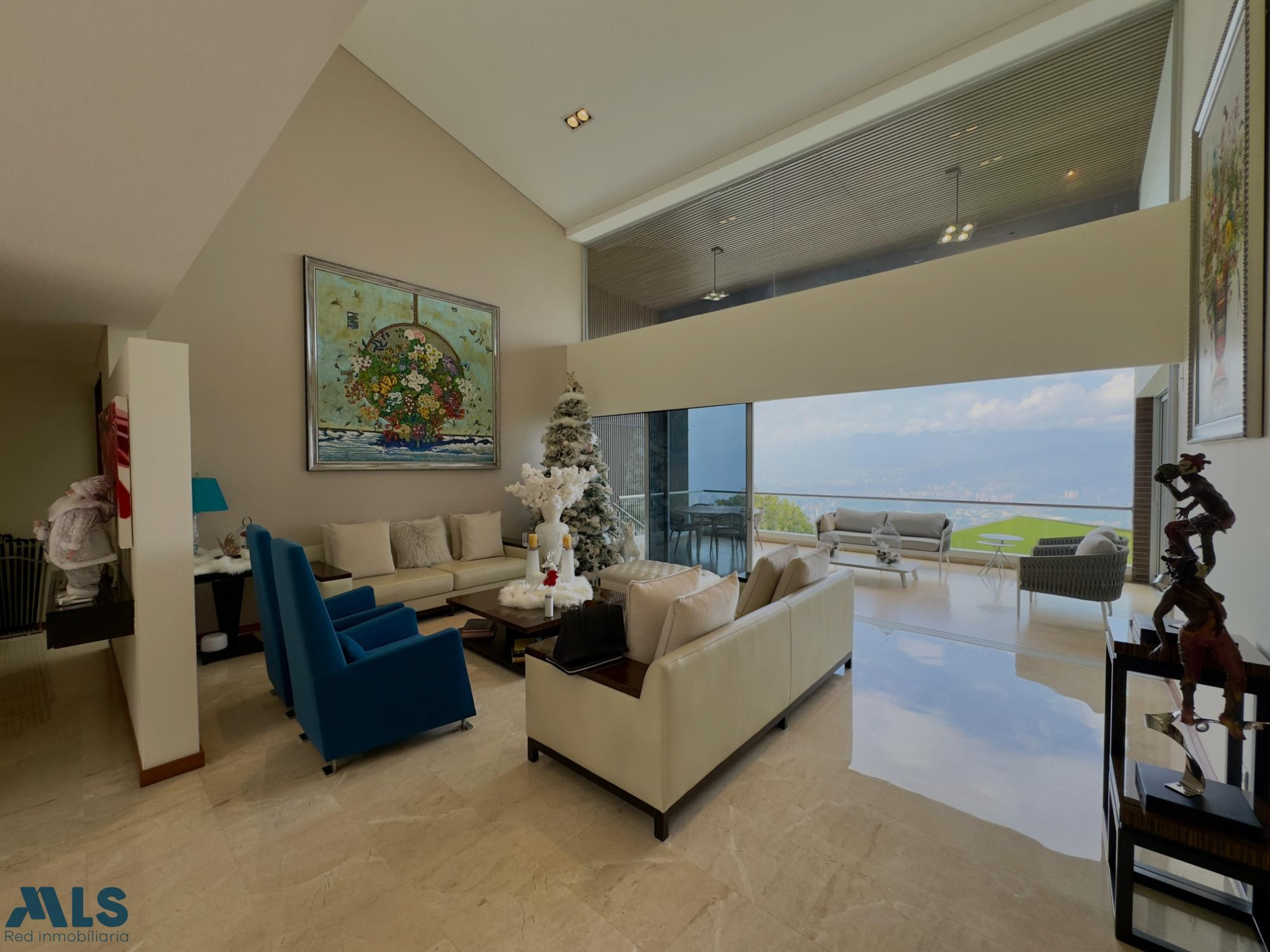 Exclusiva casa en palmas con piscina e increible vista. medellin - las palmas