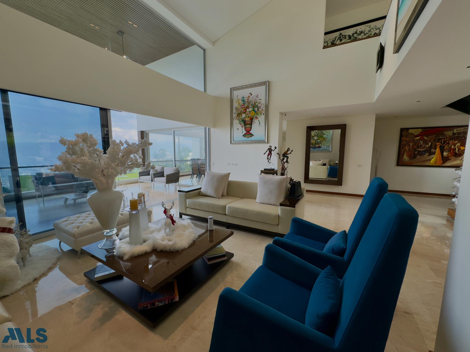 Exclusiva casa en palmas con piscina e increible vista. medellin - las palmas