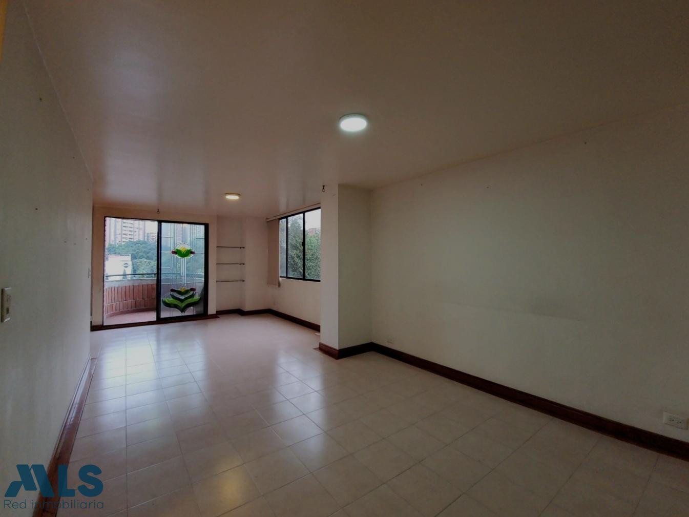 Apartamento espacioso, ubicación ideal, central y tranquila envigado - el portal