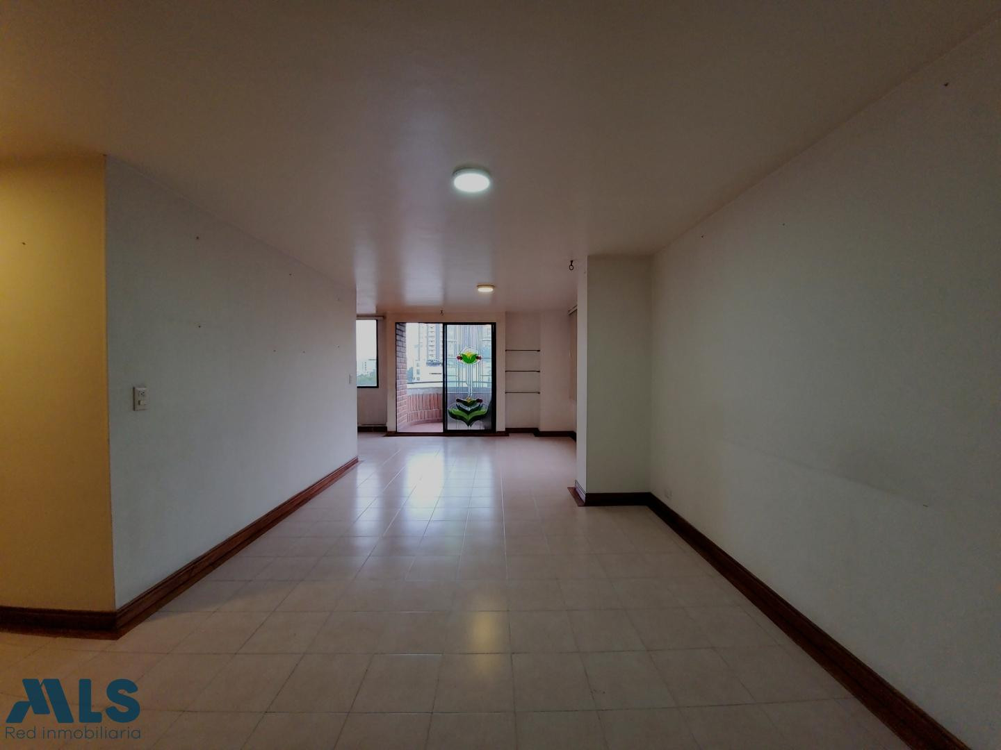 Apartamento espacioso, ubicación ideal, central y tranquila envigado - el portal