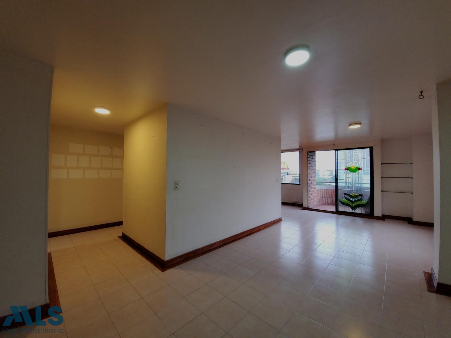 Apartamento espacioso, ubicación ideal, central y tranquila envigado - el portal