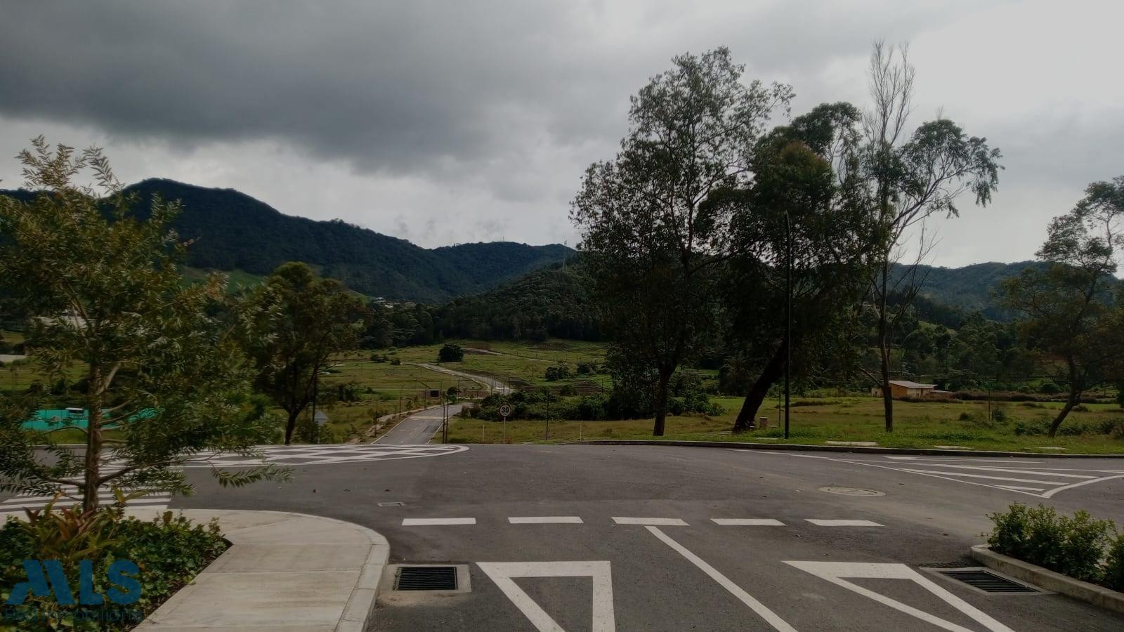 Lote para venta en urb.cerrada en la ceja la-ceja - via la ceja la union