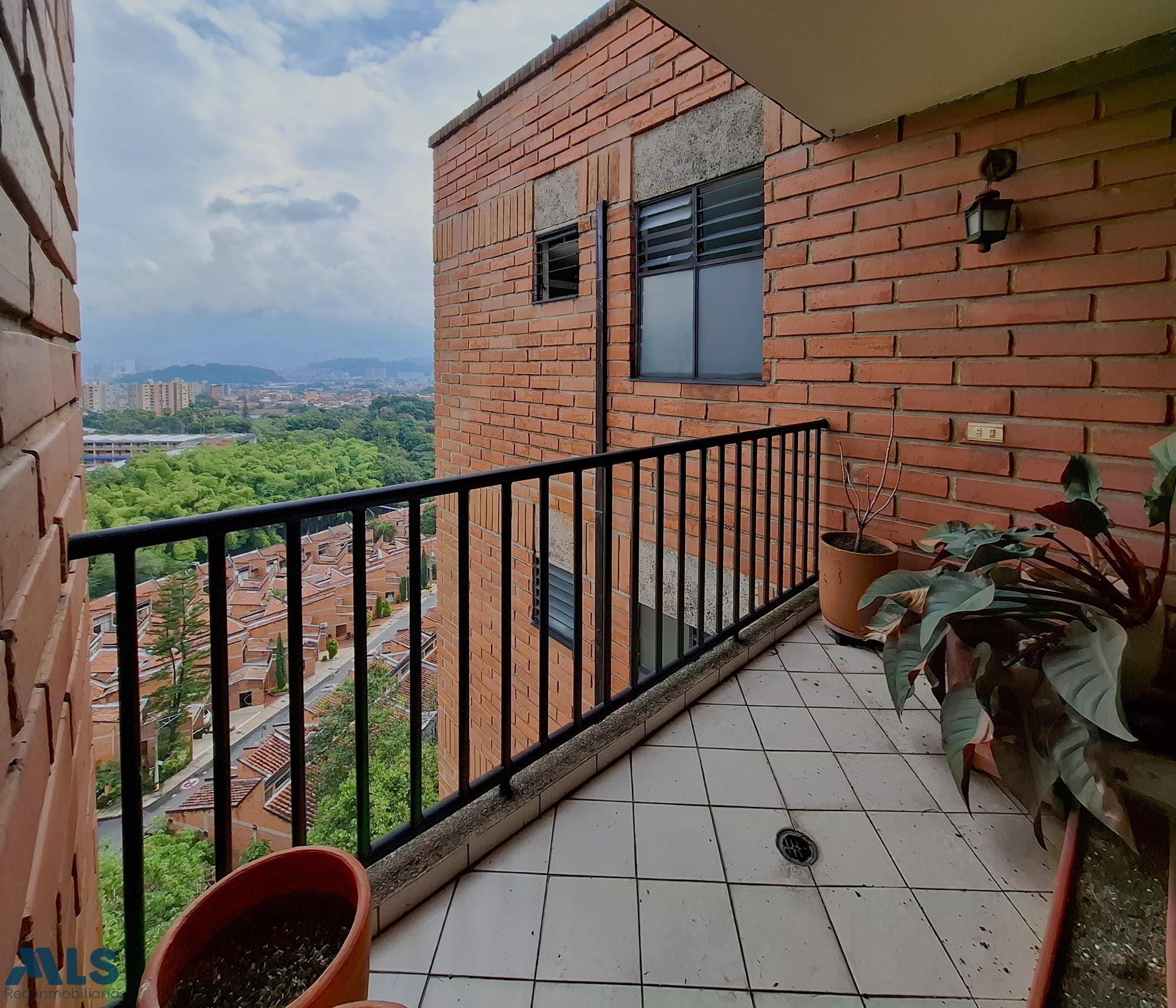 Apartamento para remodelar en La Loma de Los Bernal parte baja medellin - loma de los bernal
