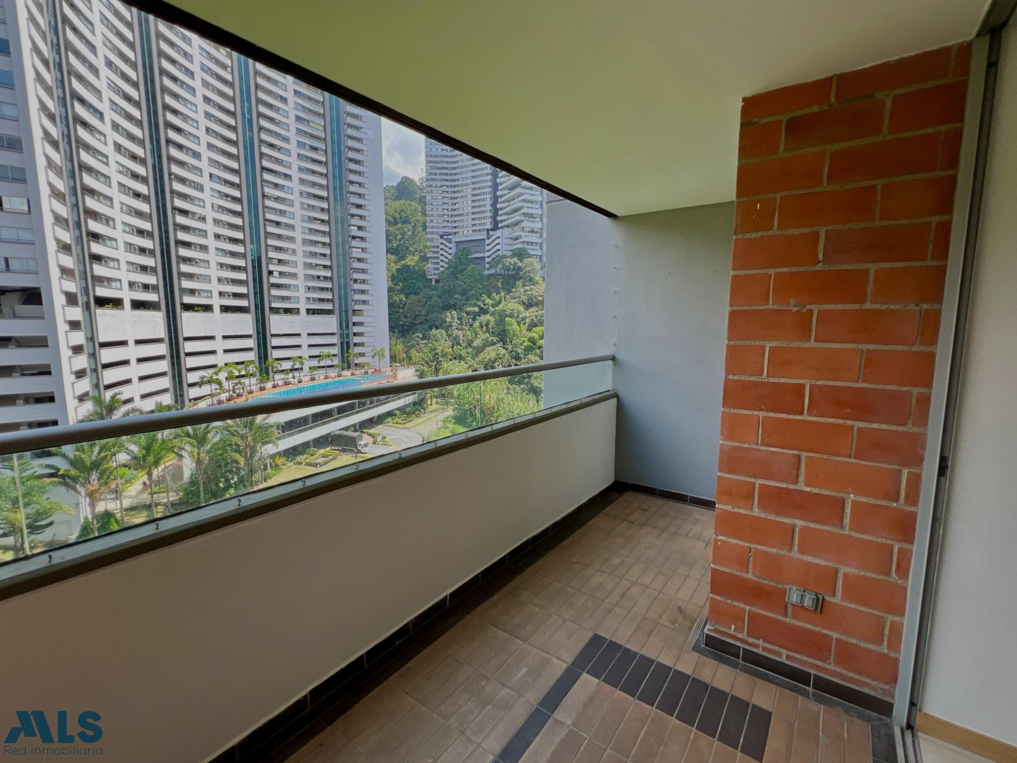 Moderno apartamento ubicado en exclusiva zona de la ciudad - Loma del indio medellin - loma del indio