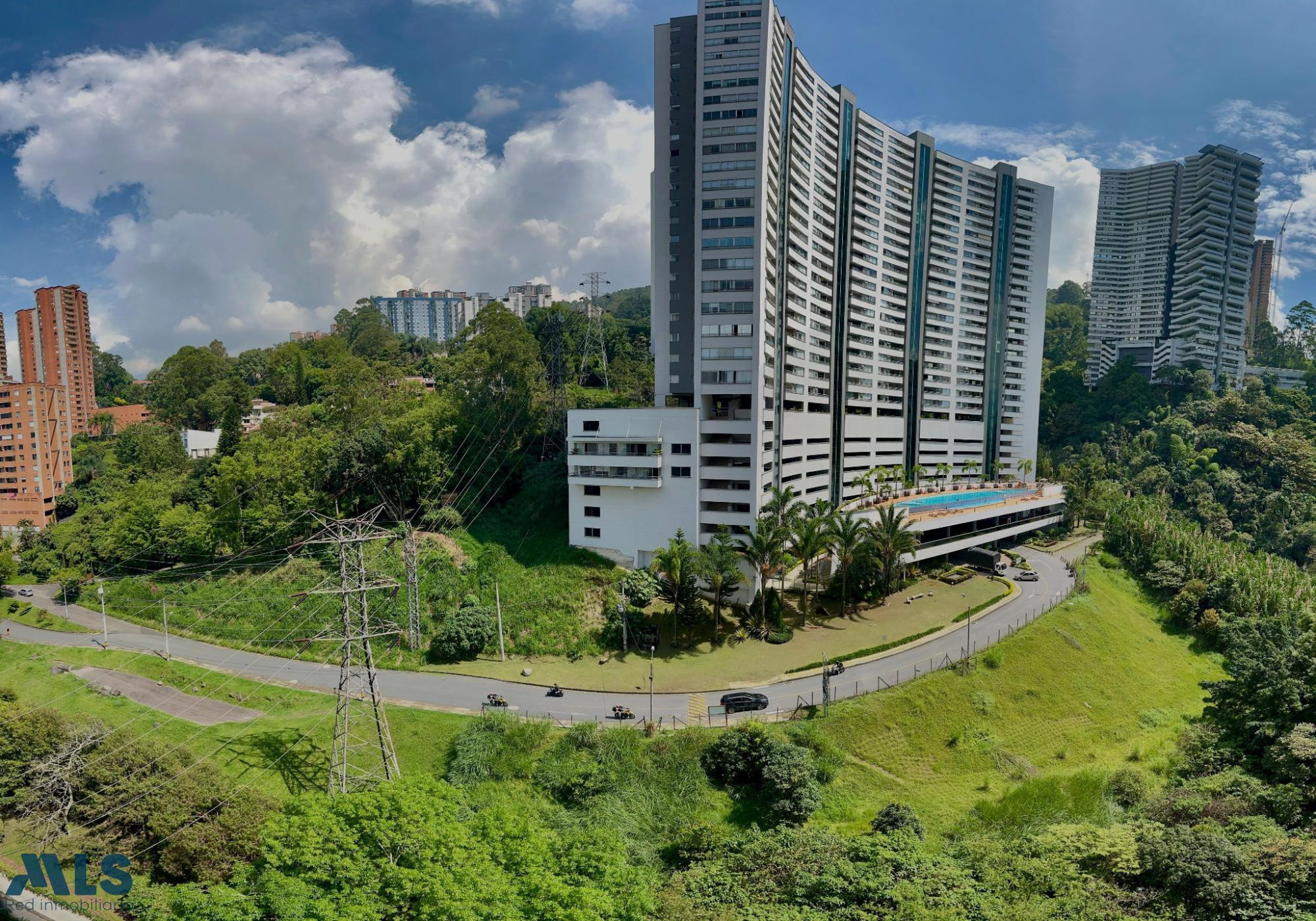 Moderno apartamento ubicado en exclusiva zona de la ciudad - Loma del indio medellin - loma del indio