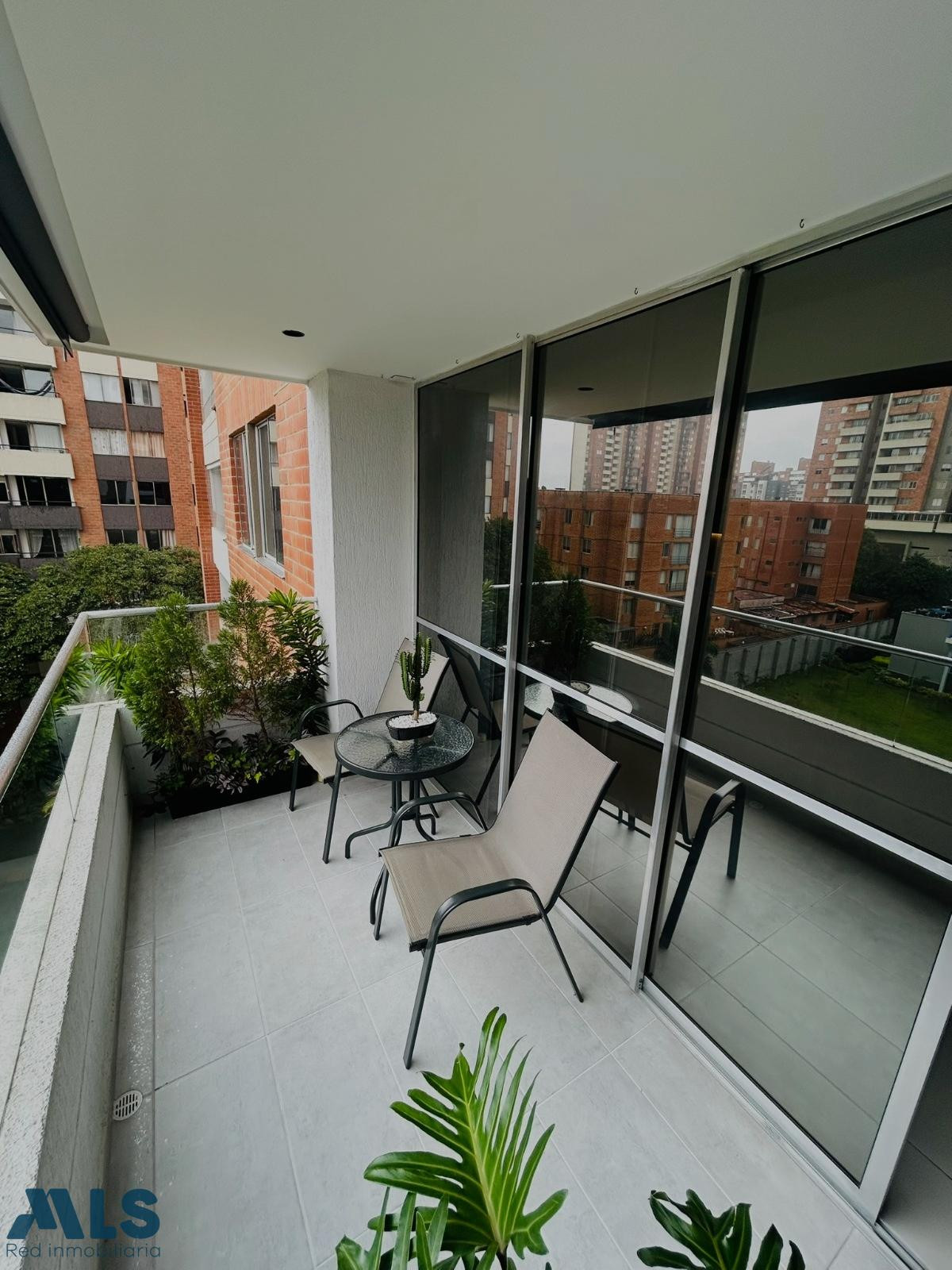 Apartamento excelente ubicación. medellin - los colores