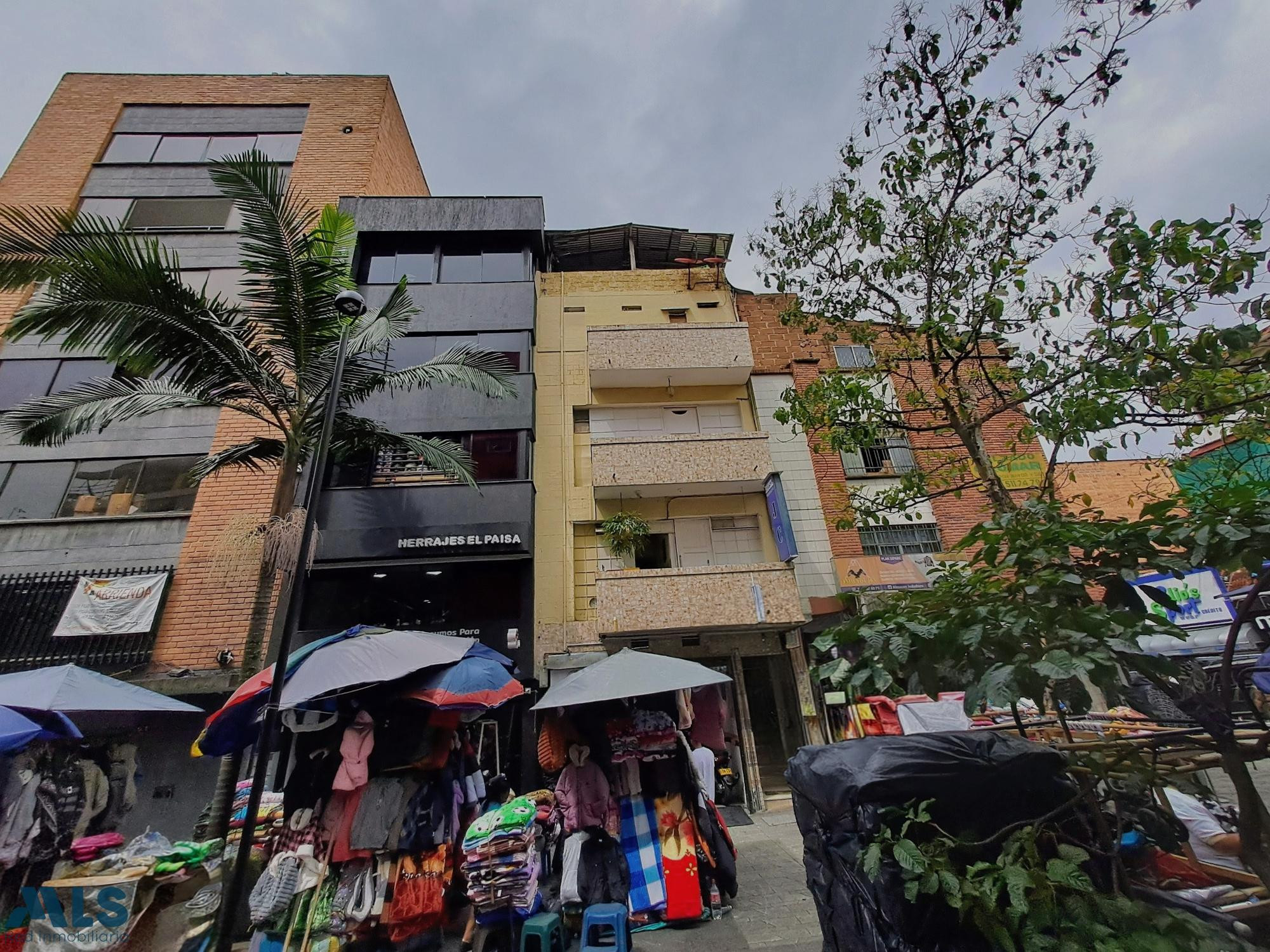 OPORTUNIDAD! Edificio a pasos de Estación del Metro de San Antonio medellin - la candelaria