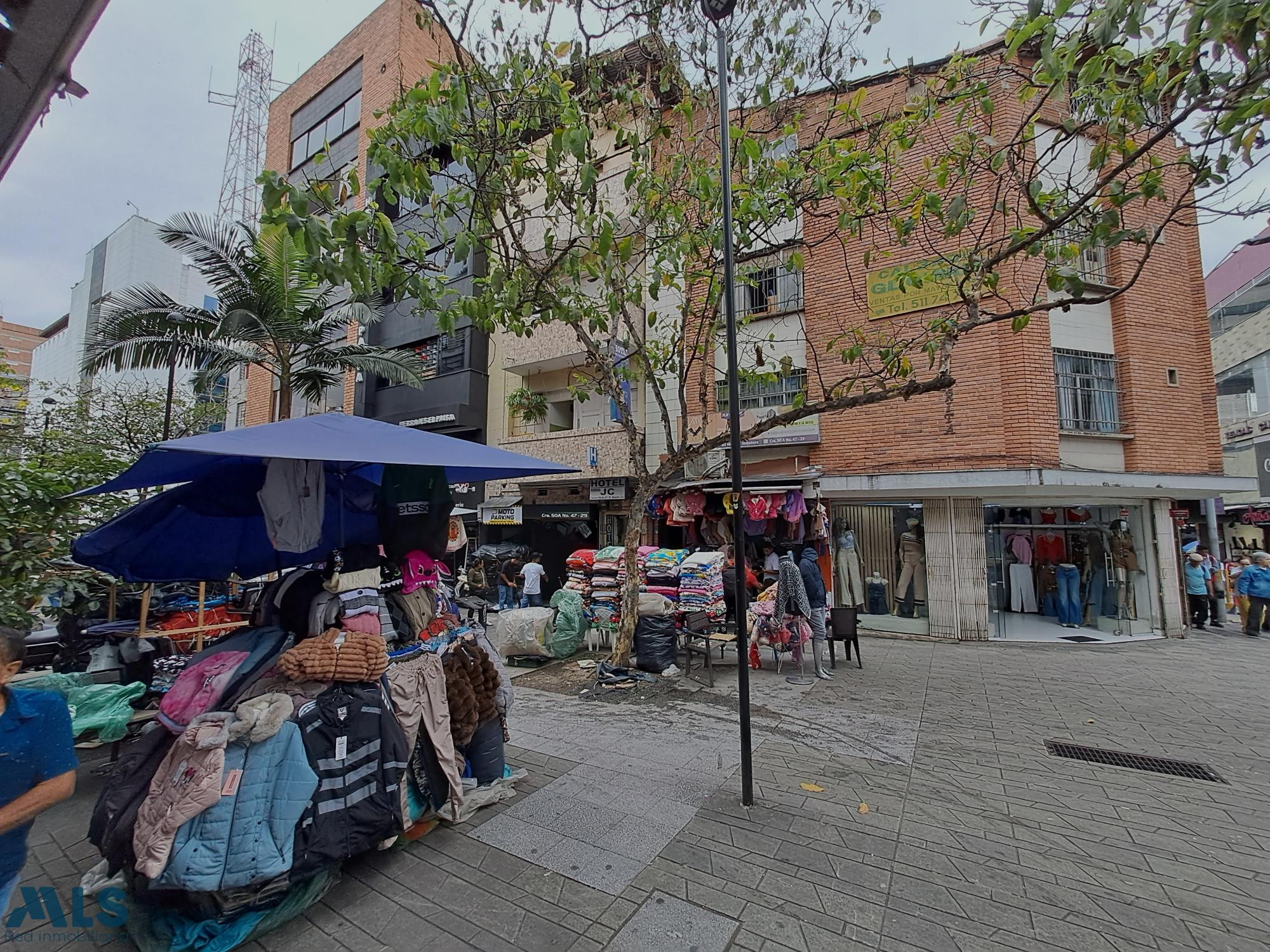 OPORTUNIDAD! Edificio a pasos de Estación del Metro de San Antonio medellin - la candelaria