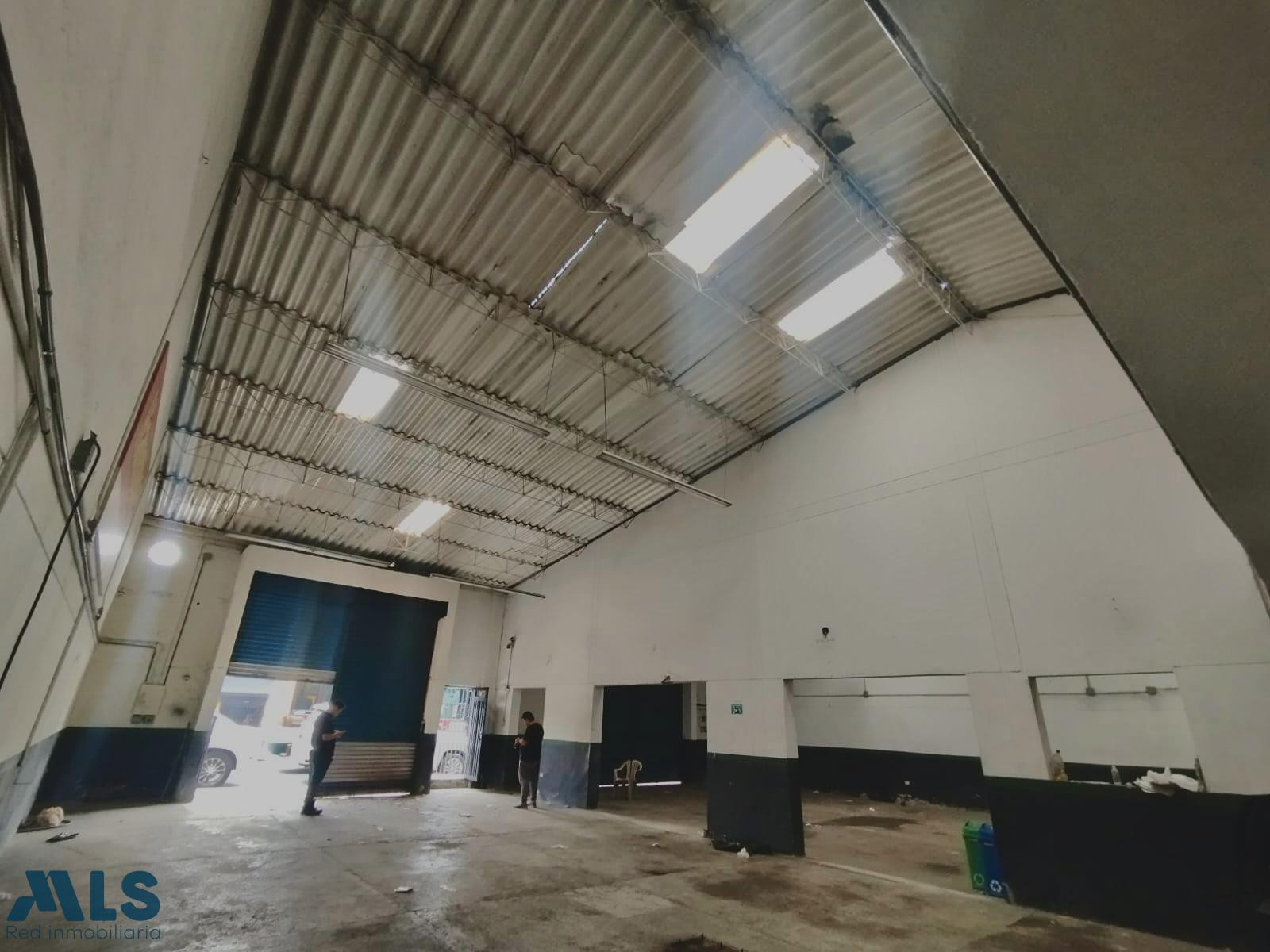 Bodega amplia en el sector de caribe. bello - caribe