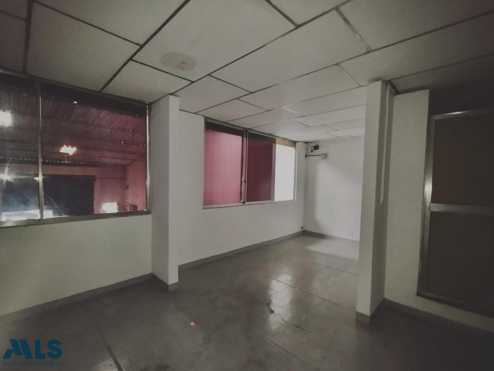 Bodega amplia en el sector de caribe. bello - caribe