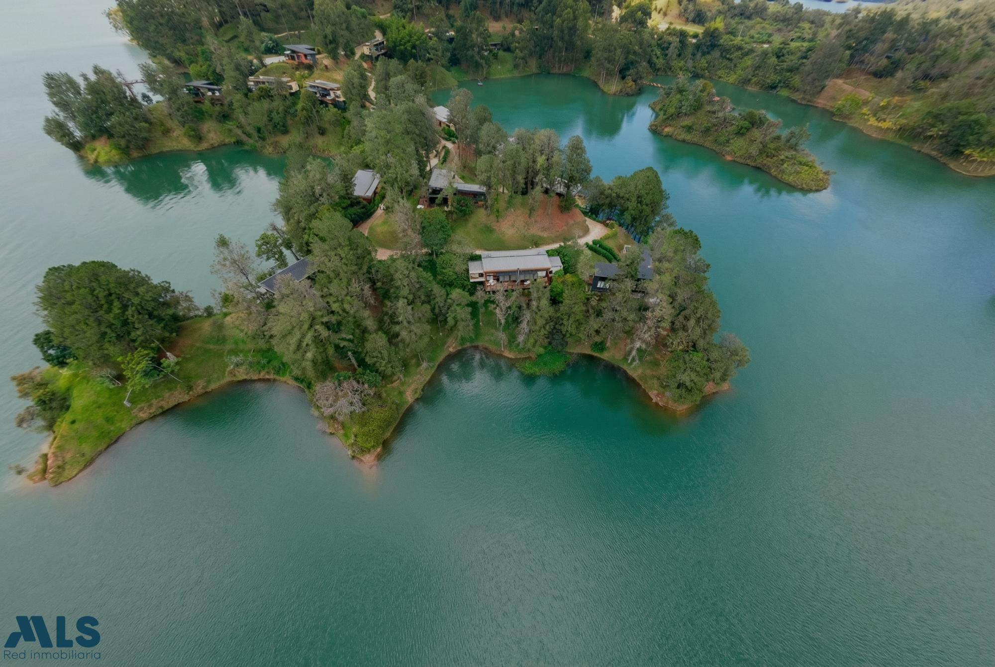 Una cabaña de lujo con vista a la Piedra del Peñol, dentro del enclave más exclusivo guatape - la piedra