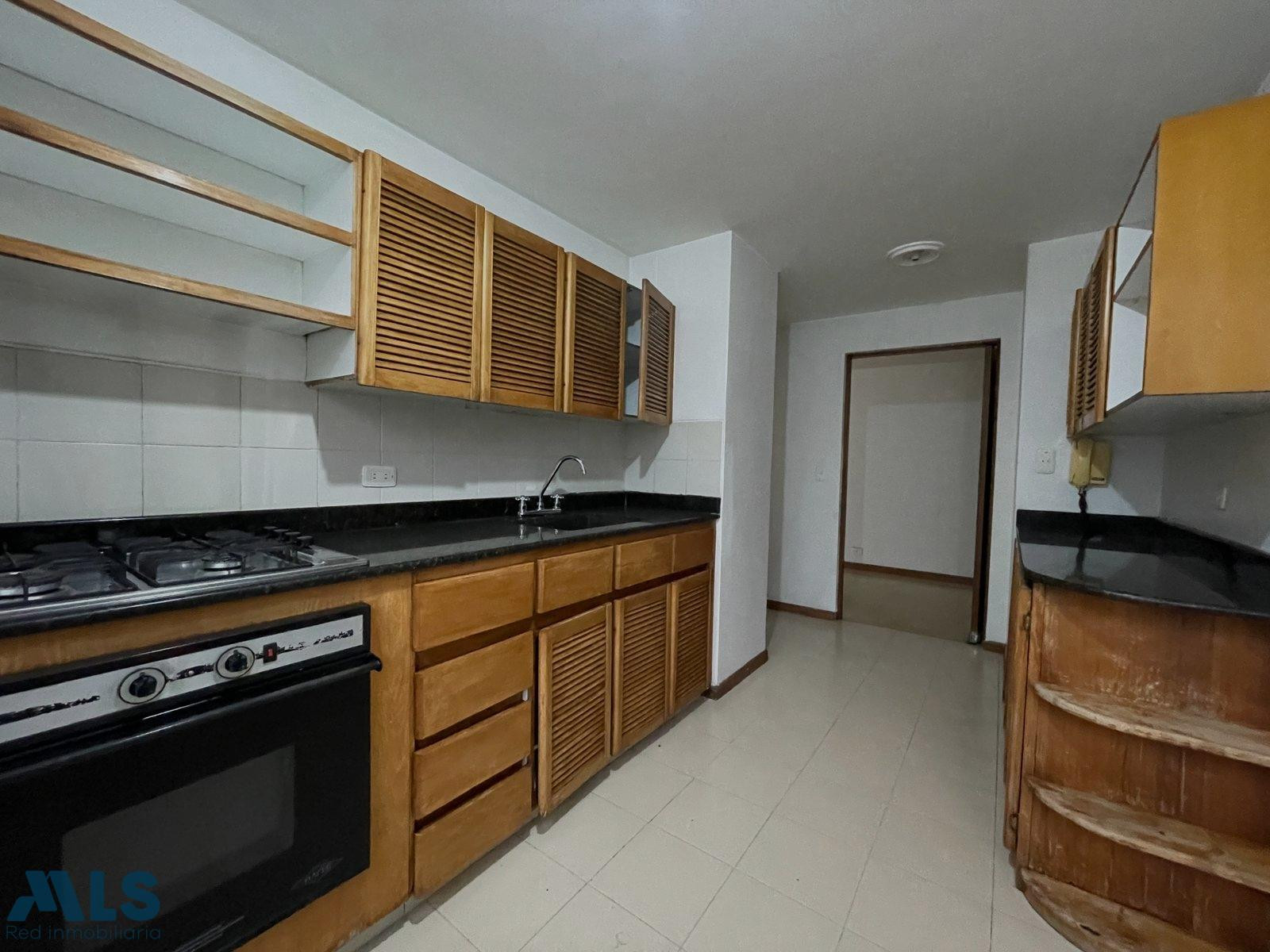 APARTAMENTO EN VENTA PARA REMODELAR EXCELENTE UBICACIÓN EN EL POBLADO medellin - la visitacion