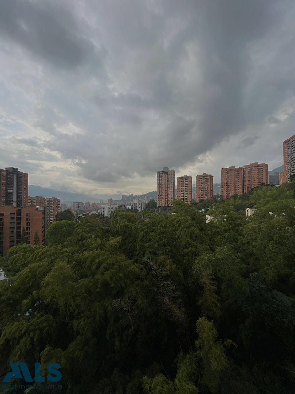 excelente apto con una vista privilegiada medellin - los balsos no 1