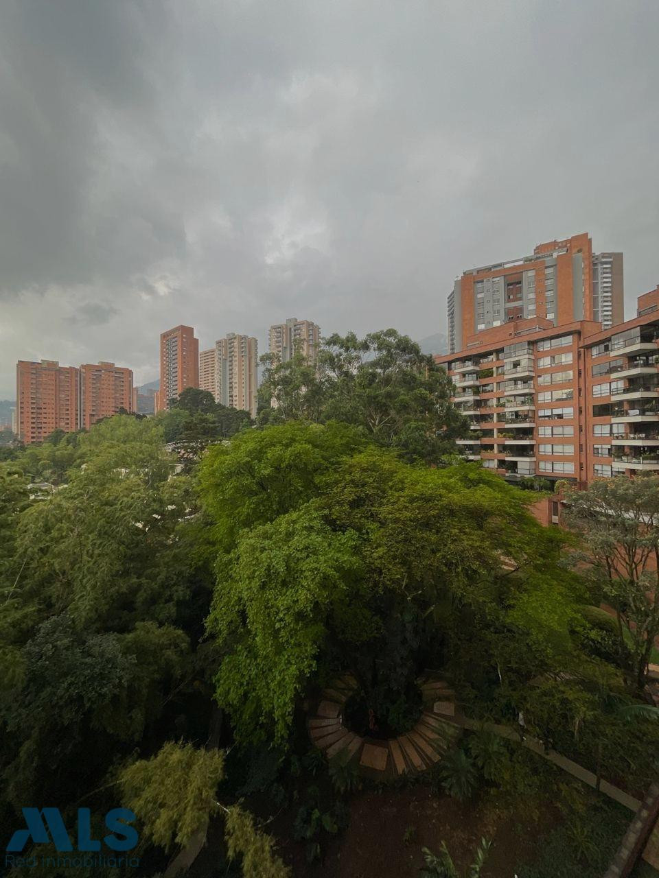 excelente apto con una vista privilegiada medellin - los balsos no 1