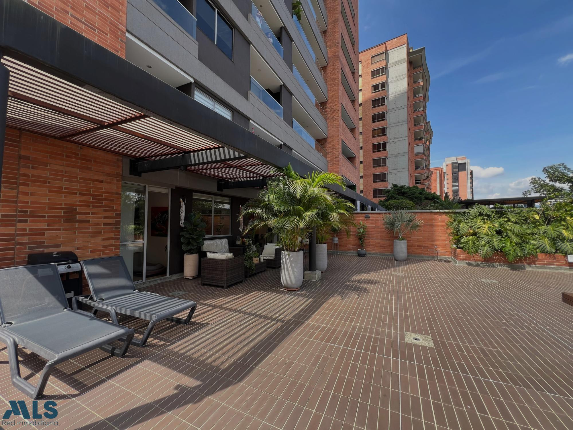 | V E N T A | Apartamento con gran terraza. Poblado Linares medellin - linares
