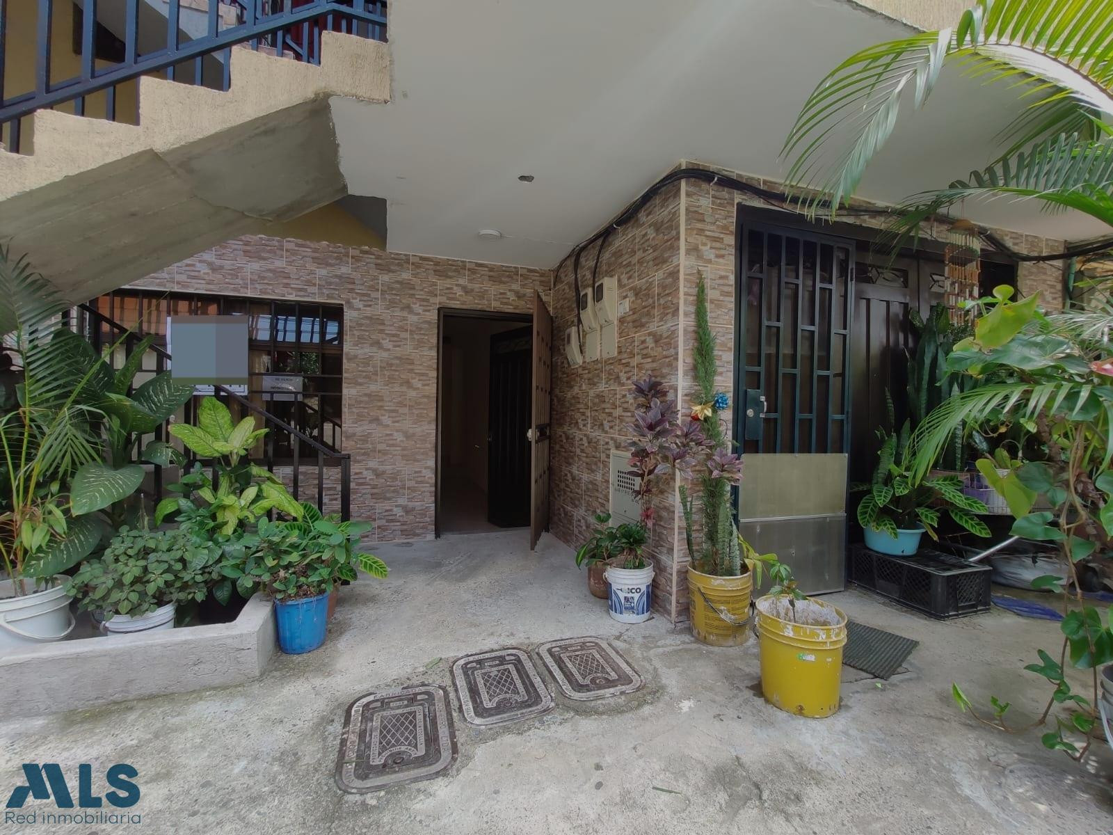 Casa en venta en Buenos Aires cerca del centro comercial La Central medellin - buenos aires