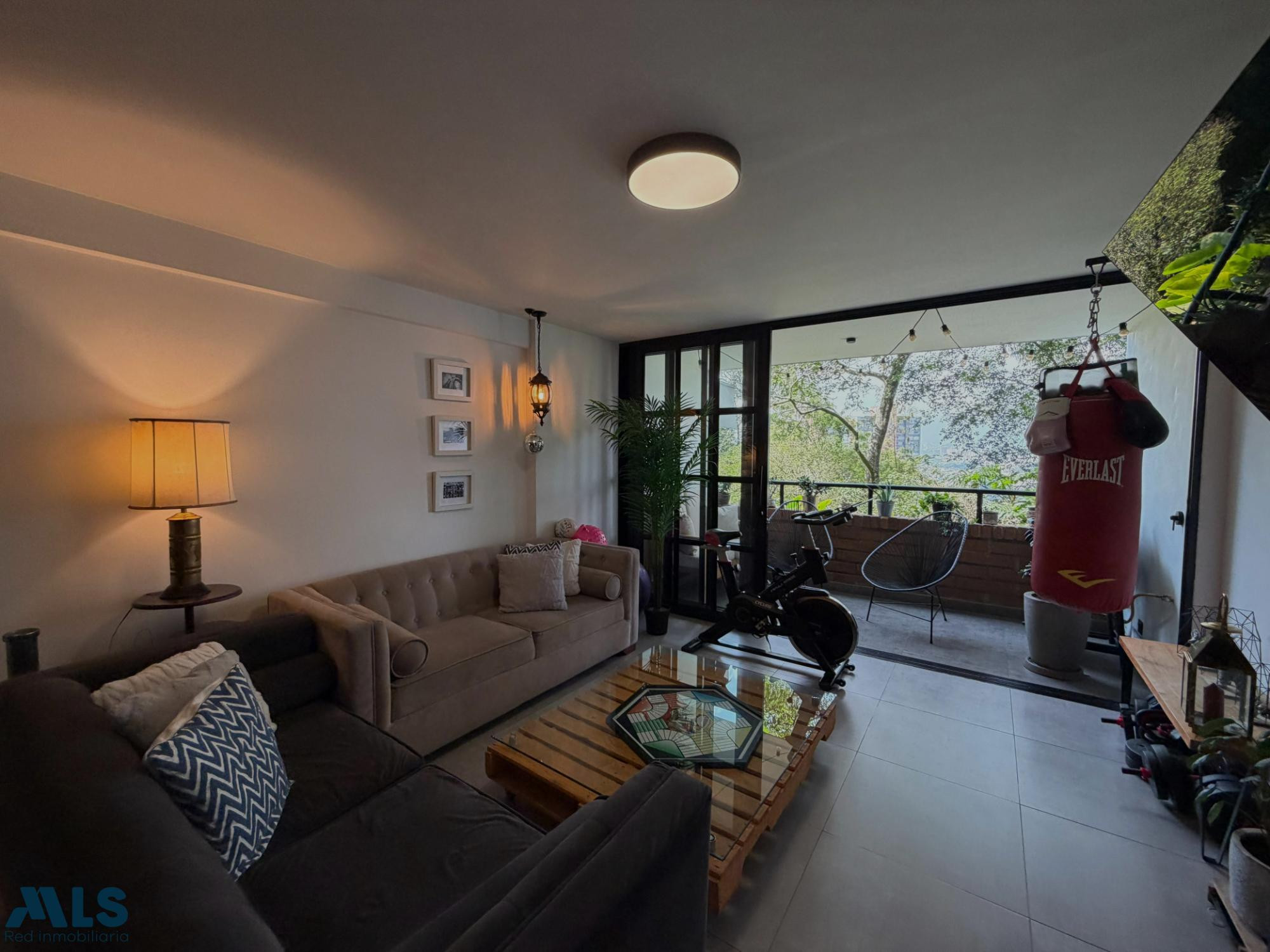 APARTAMENTO EN VENTA REMODELADO EN LAS PALMAS medellin - las palmas