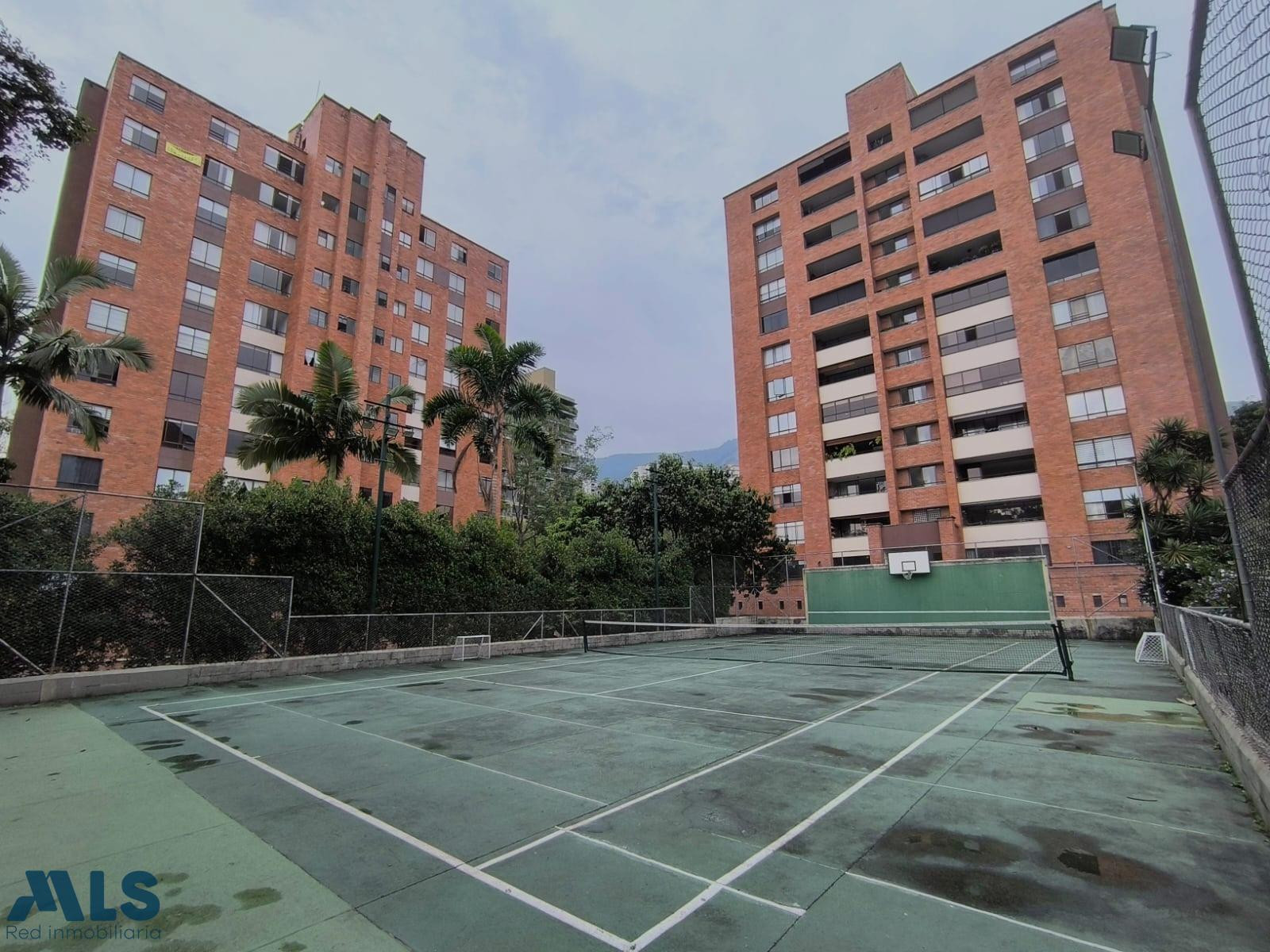 APARTAMENTO DUPLEX IDEAL PARA REMODELAR. medellin - la tomatera