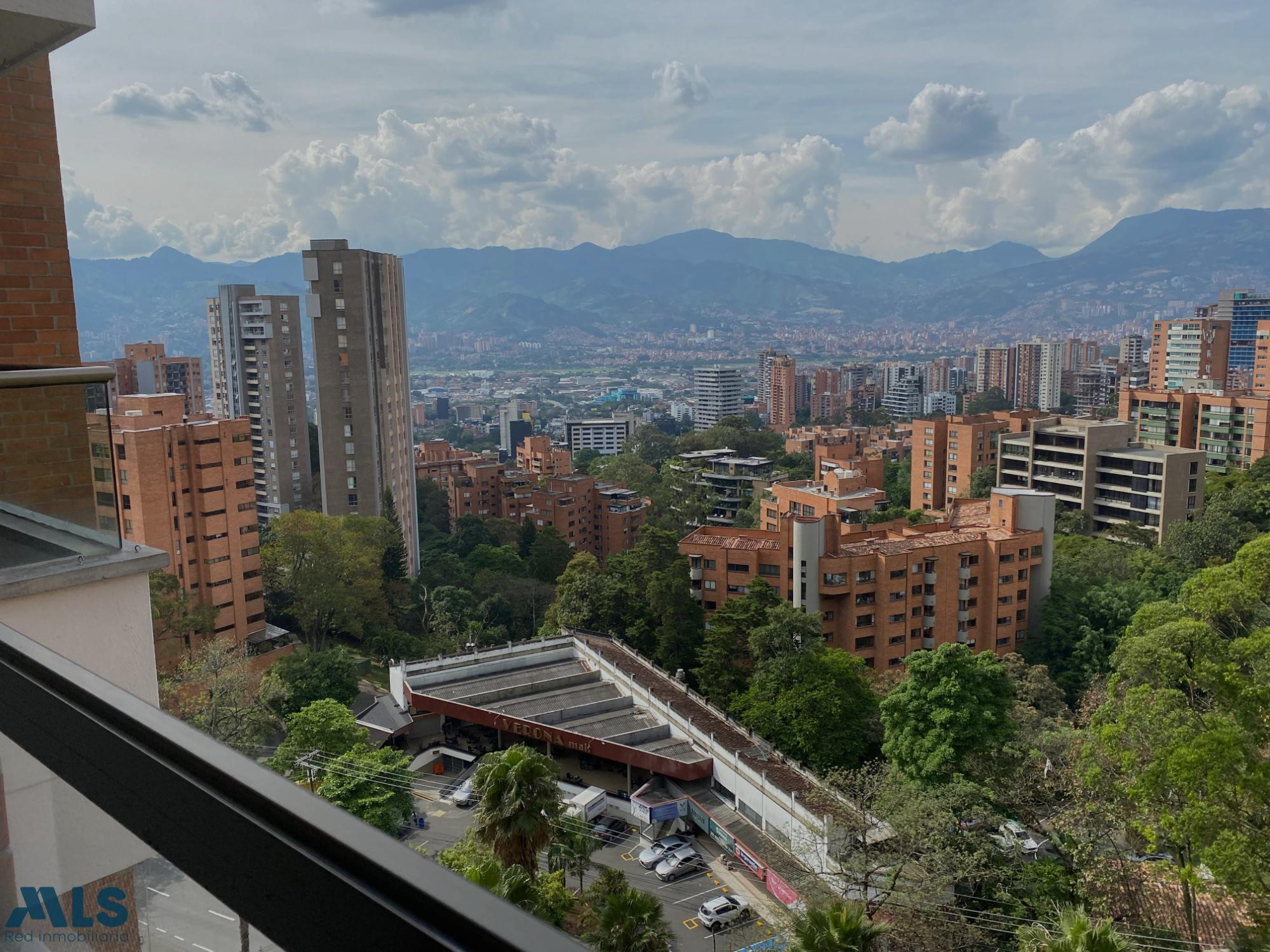 Apartamento muy amplio, con excelente ubicación medellin - las santas