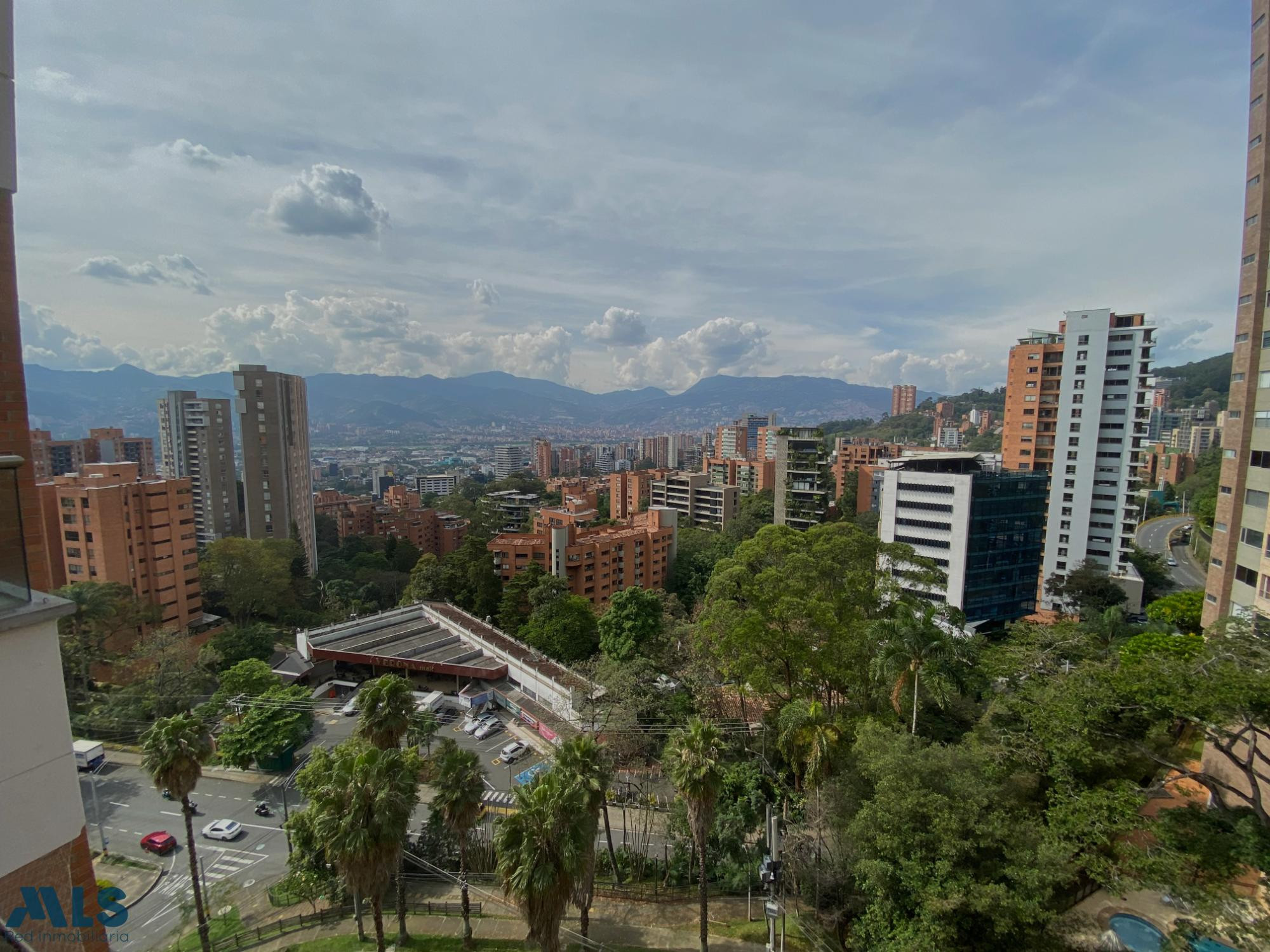 Apartamento muy amplio, con excelente ubicación medellin - las santas