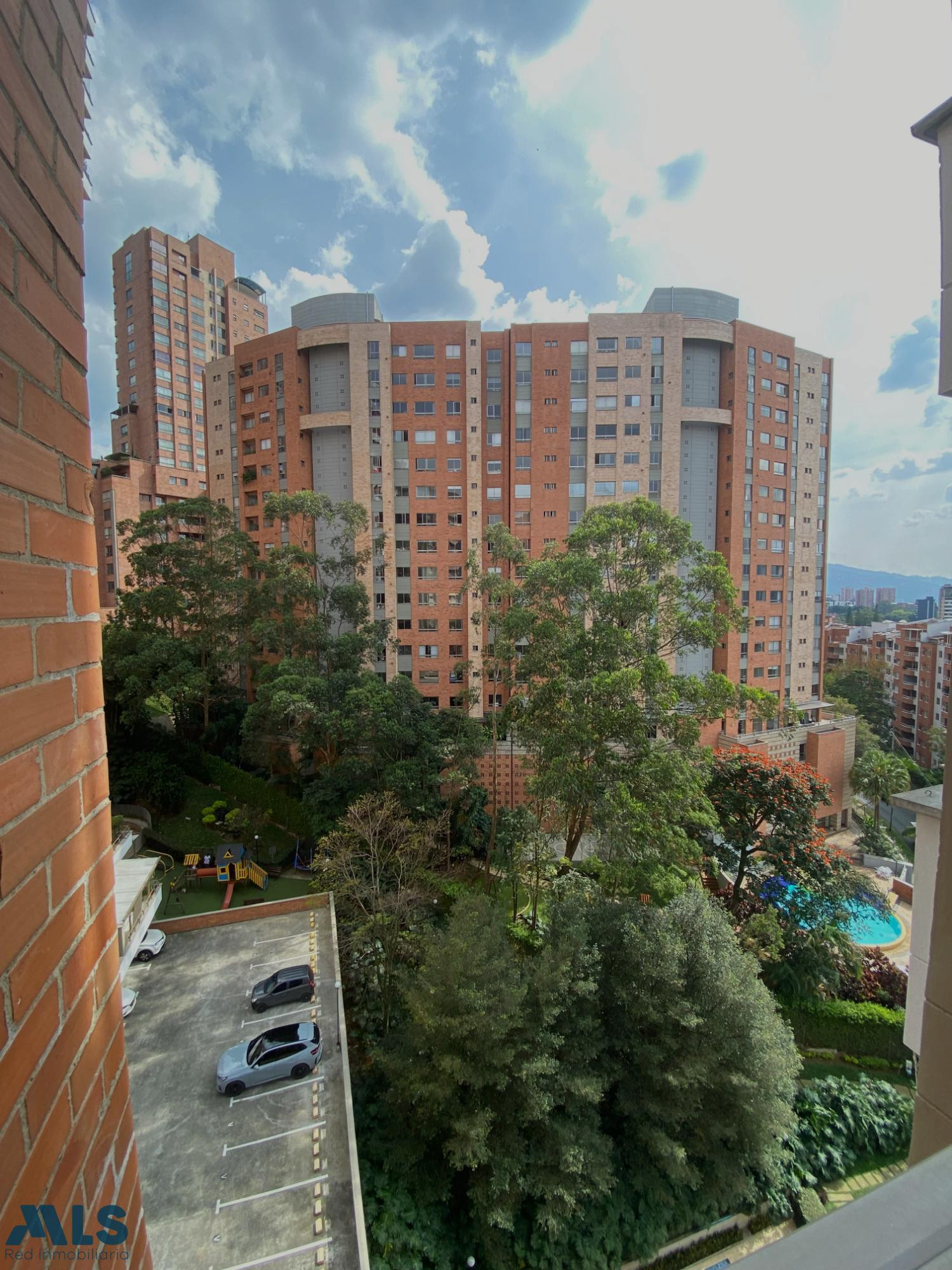 Apartamento muy amplio, con excelente ubicación medellin - las santas