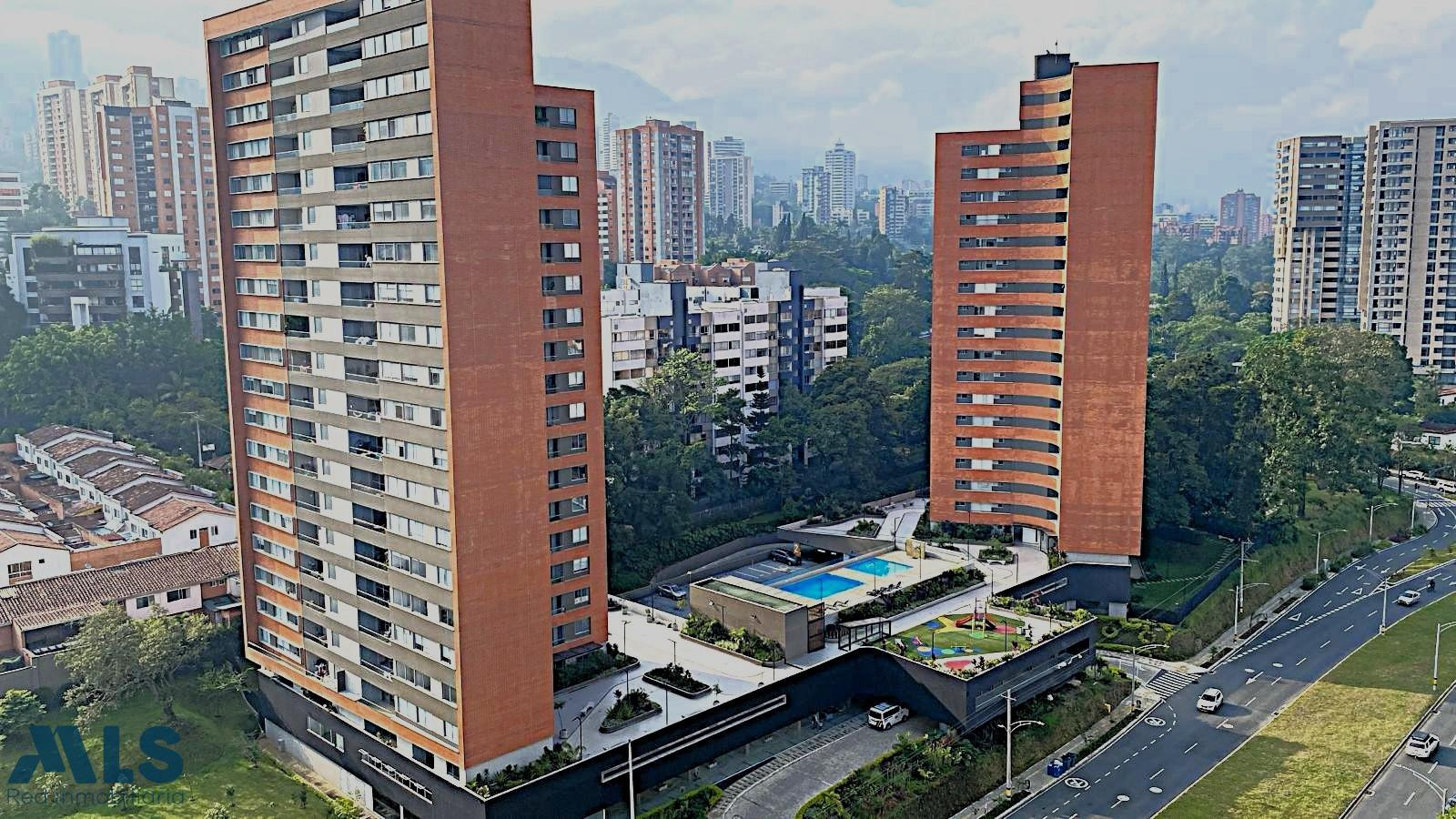 MODERNO Y EXCLUSIVO APARTAMENTO CON EXCELENTE VISTA medellin - los balsos no 1